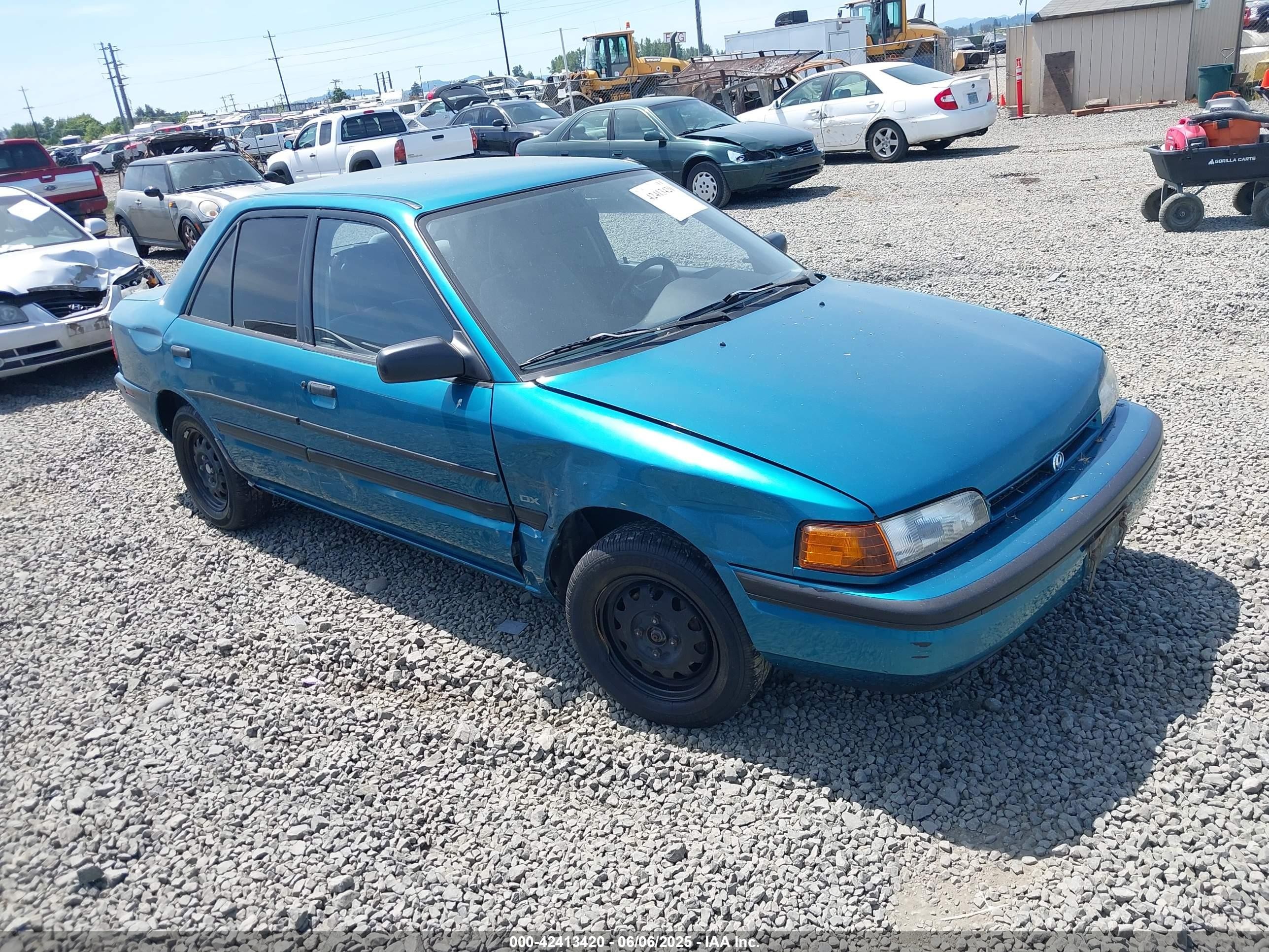 1994 Mazda Protege DX, VIN JM1BG224XR0709466 — Перед