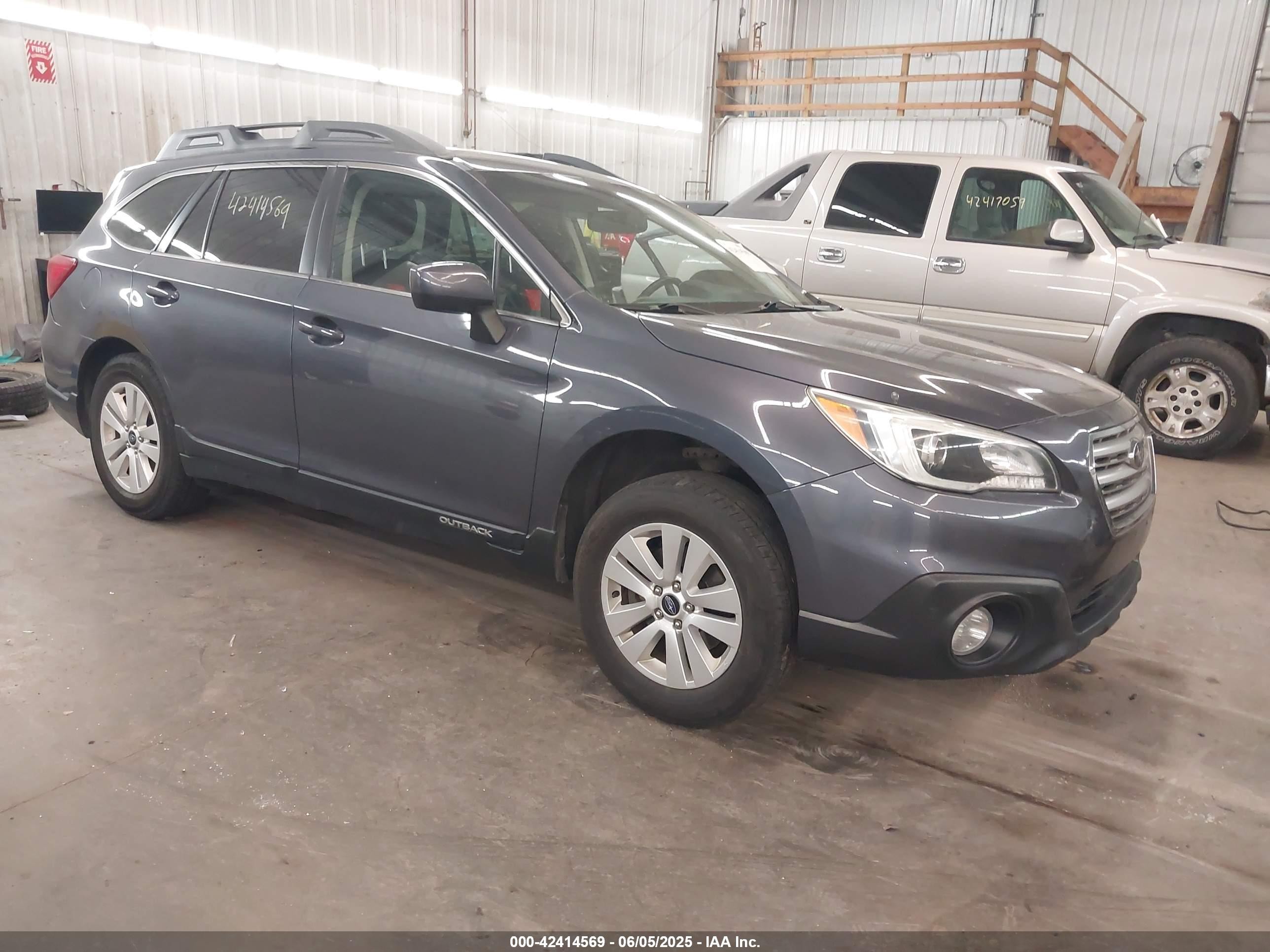 2016 Subaru Outback Premium, VIN 4S4BSBCC6G3322182 — Side