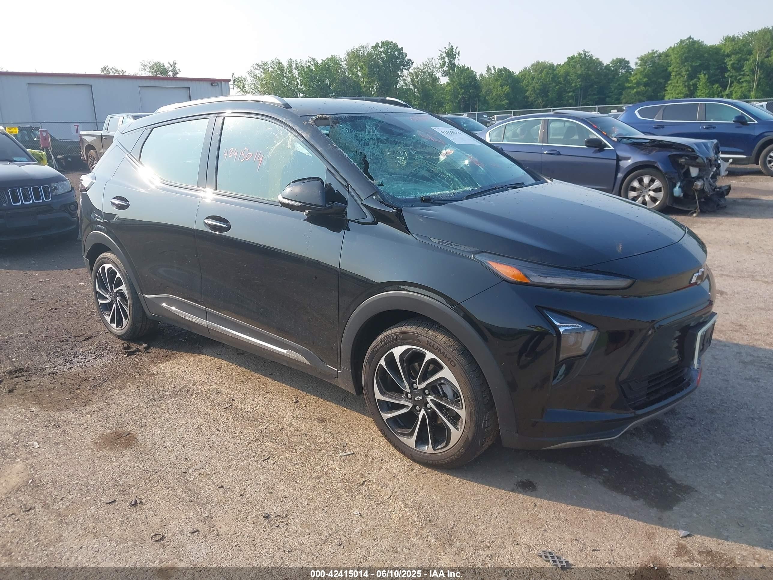 2022 Chevrolet Bolt EUV Premier, VIN 1G1FZ6S01N4116719 — Front end