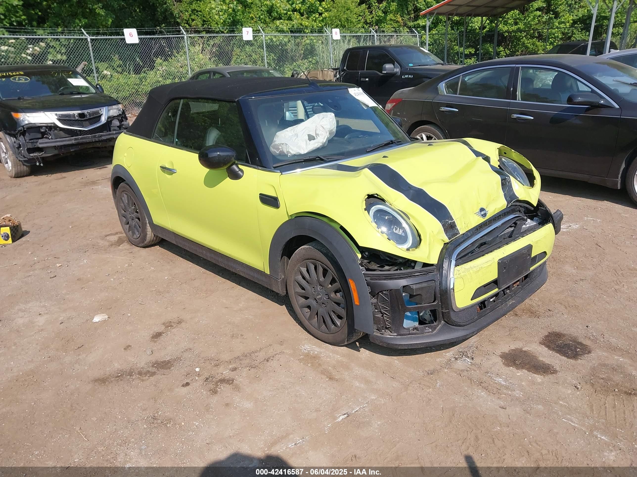 2022 MINI Convertible Cooper, VIN WMW23DL04N3N69911 — Перед