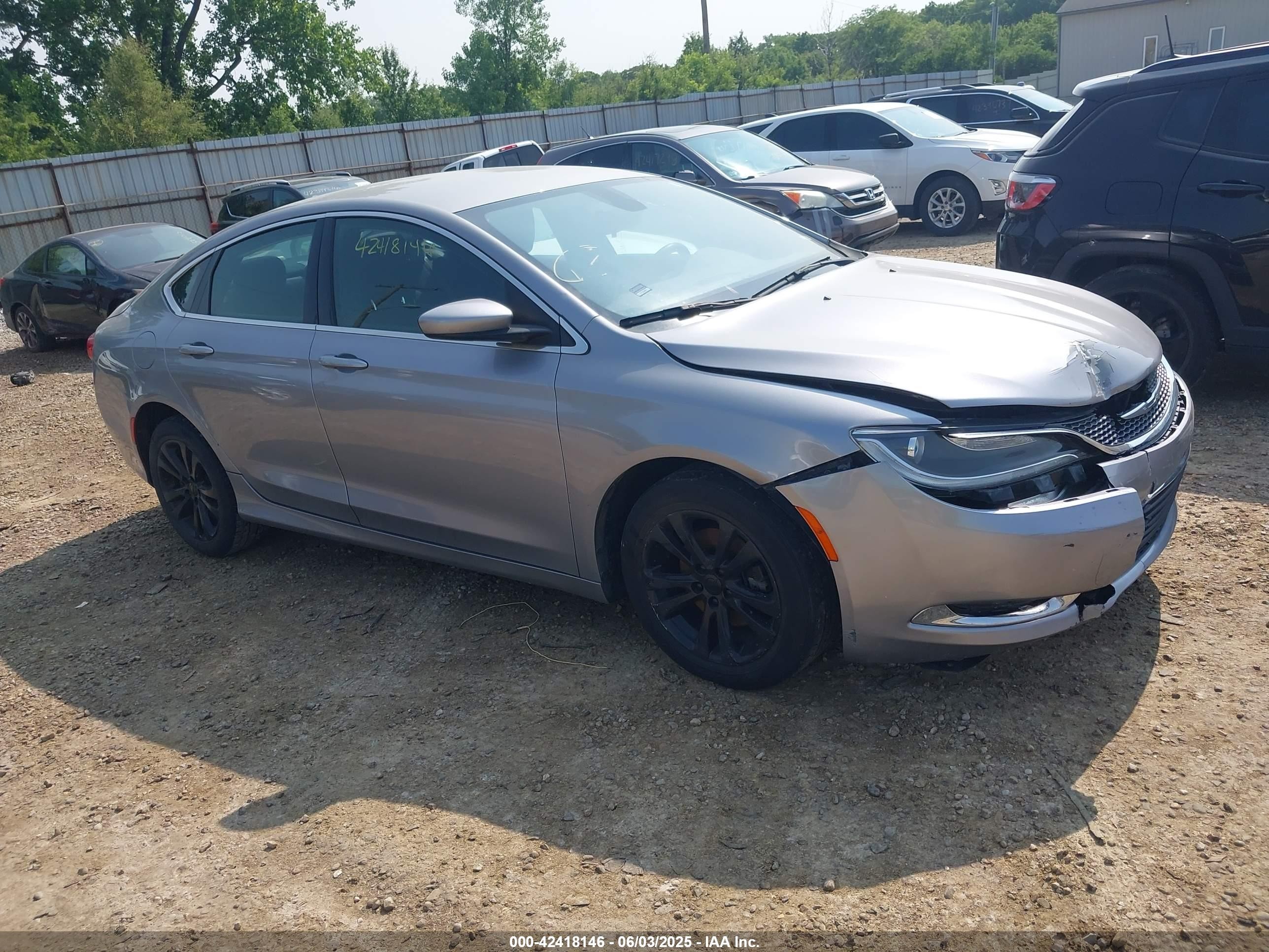 2015 Chrysler 200 Limited, VIN 1C3CCCAB8FN572228 — Front end