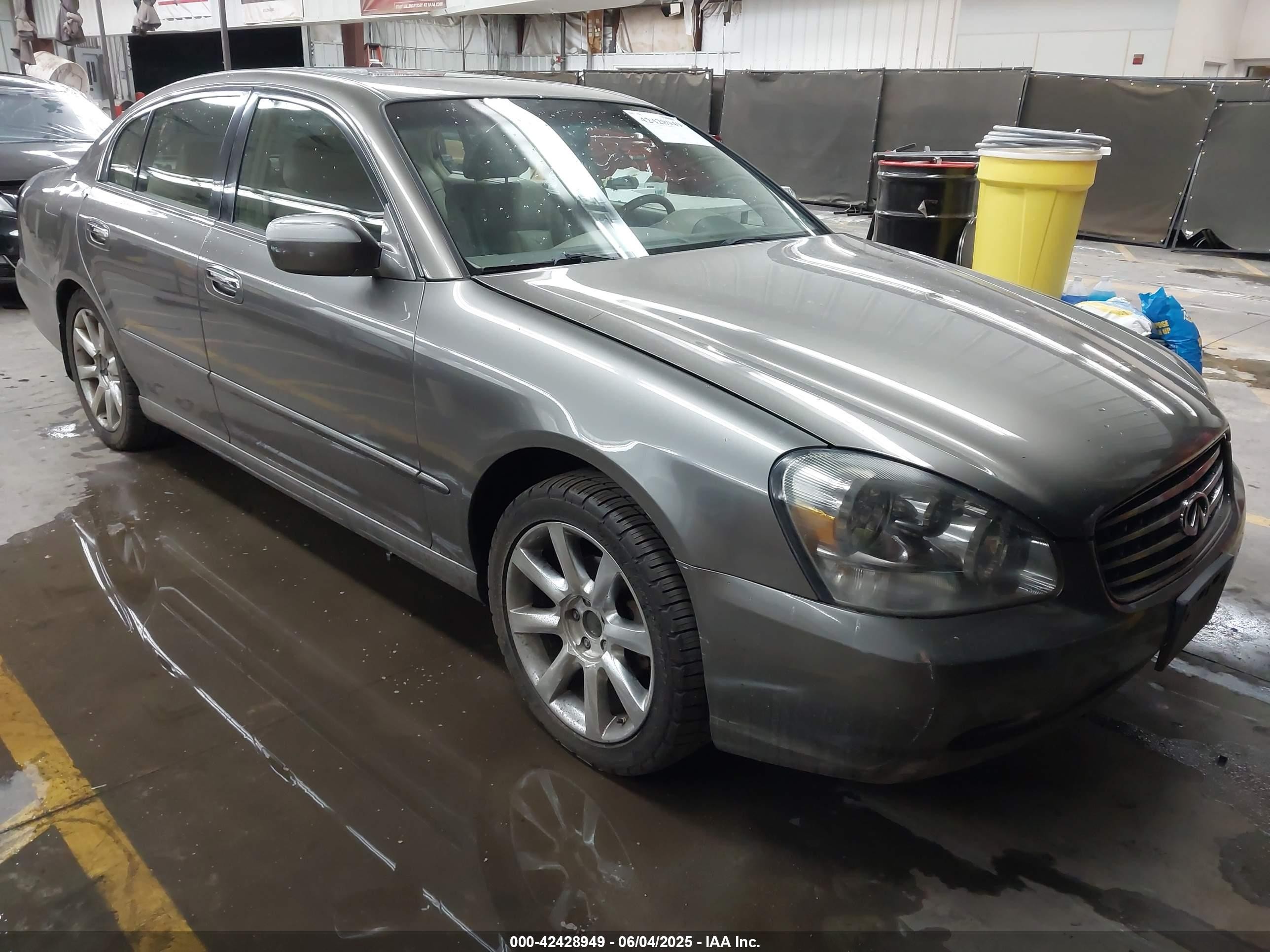 2004 Infiniti Q45 Luxury, VIN JNKBF01AX4M500680 — Rear end