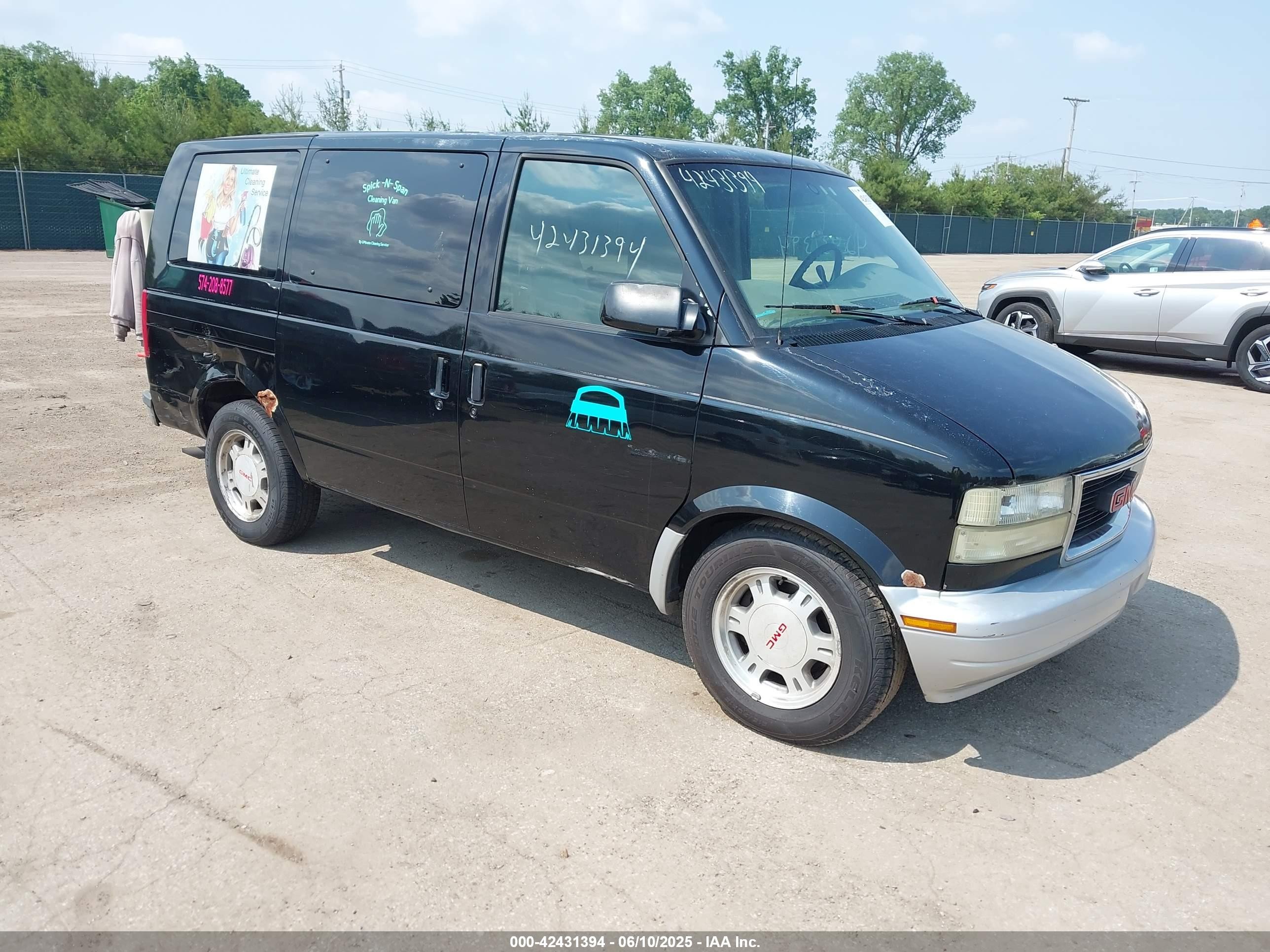2004 GMC Safari, VIN 1GKDM19X84B500658 — Side