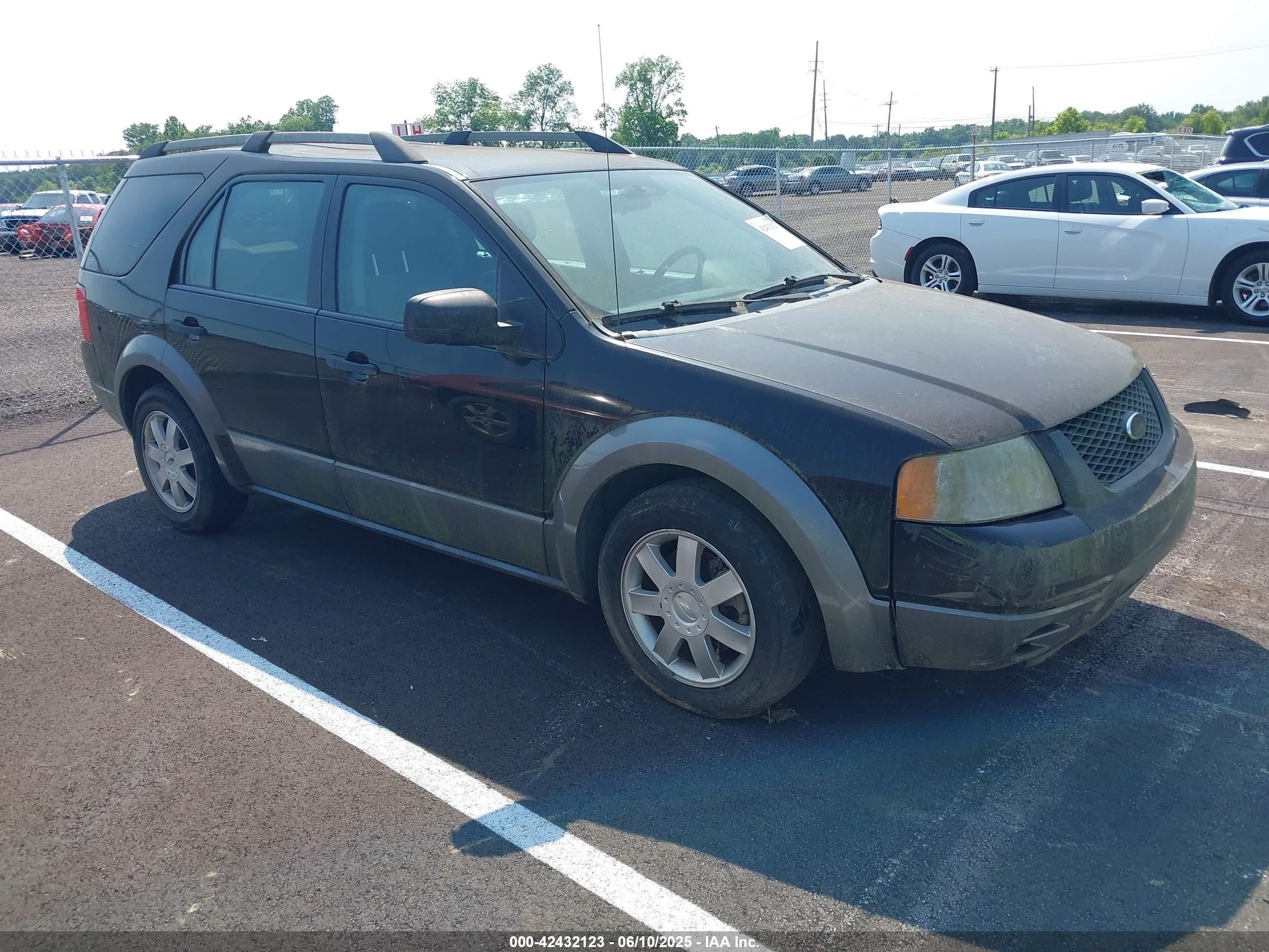 2005 Ford Freestyle SE, VIN 1FMZK01105GA42252 — Front end