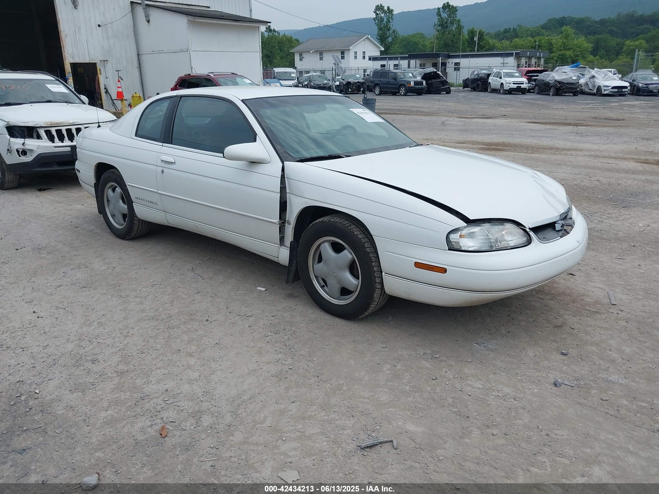1999 Chevrolet Monte Carlo LS, VIN 2G1WW12M0X9235389 — Front end