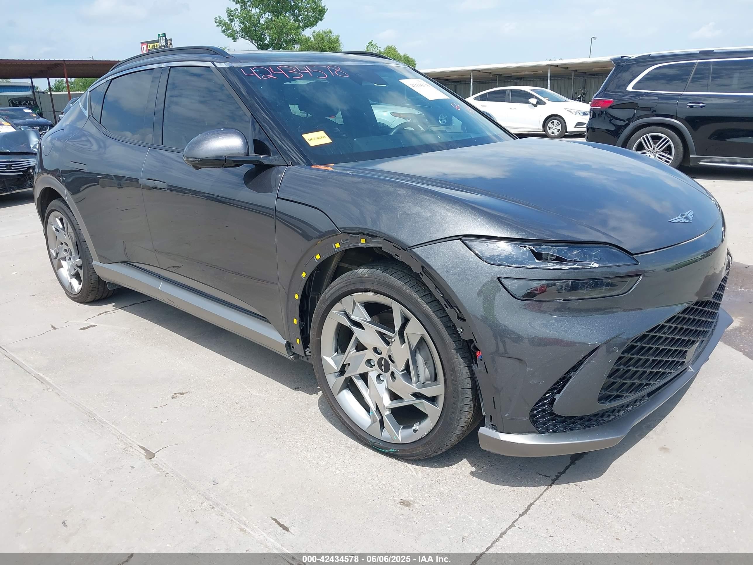 2023 Genesis GV60 Performance, VIN KMUKEDTB8PU015425 — Side