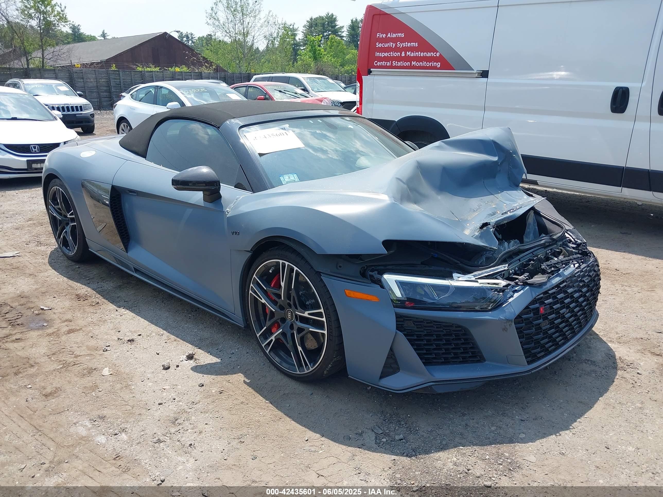 2022 Audi R8 Spyder performance, VIN WUA4BCFX0N7900836 — Перед