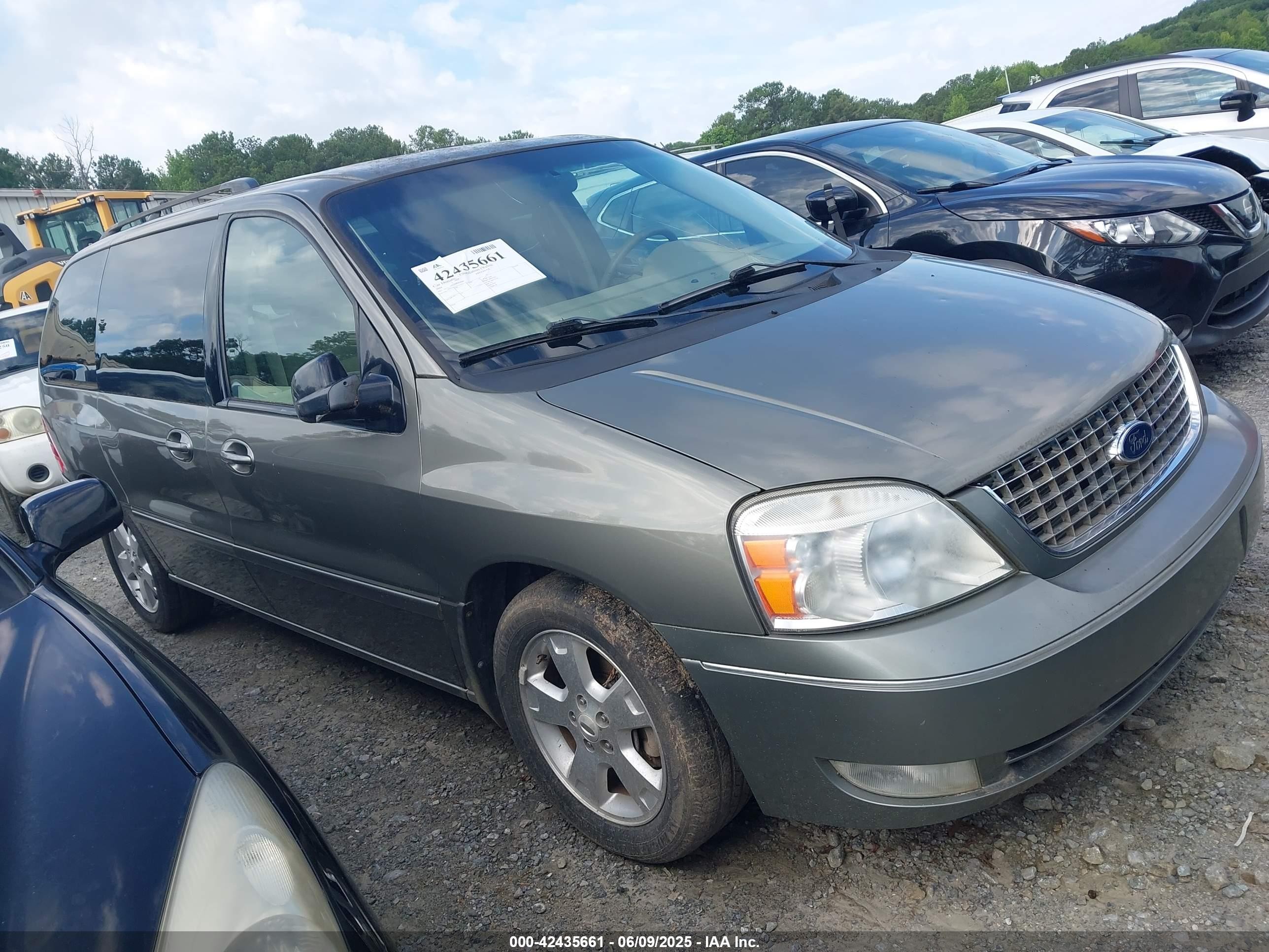 2004 Ford Freestar SEL, VIN 2FMZA522X4BB29685 — All over