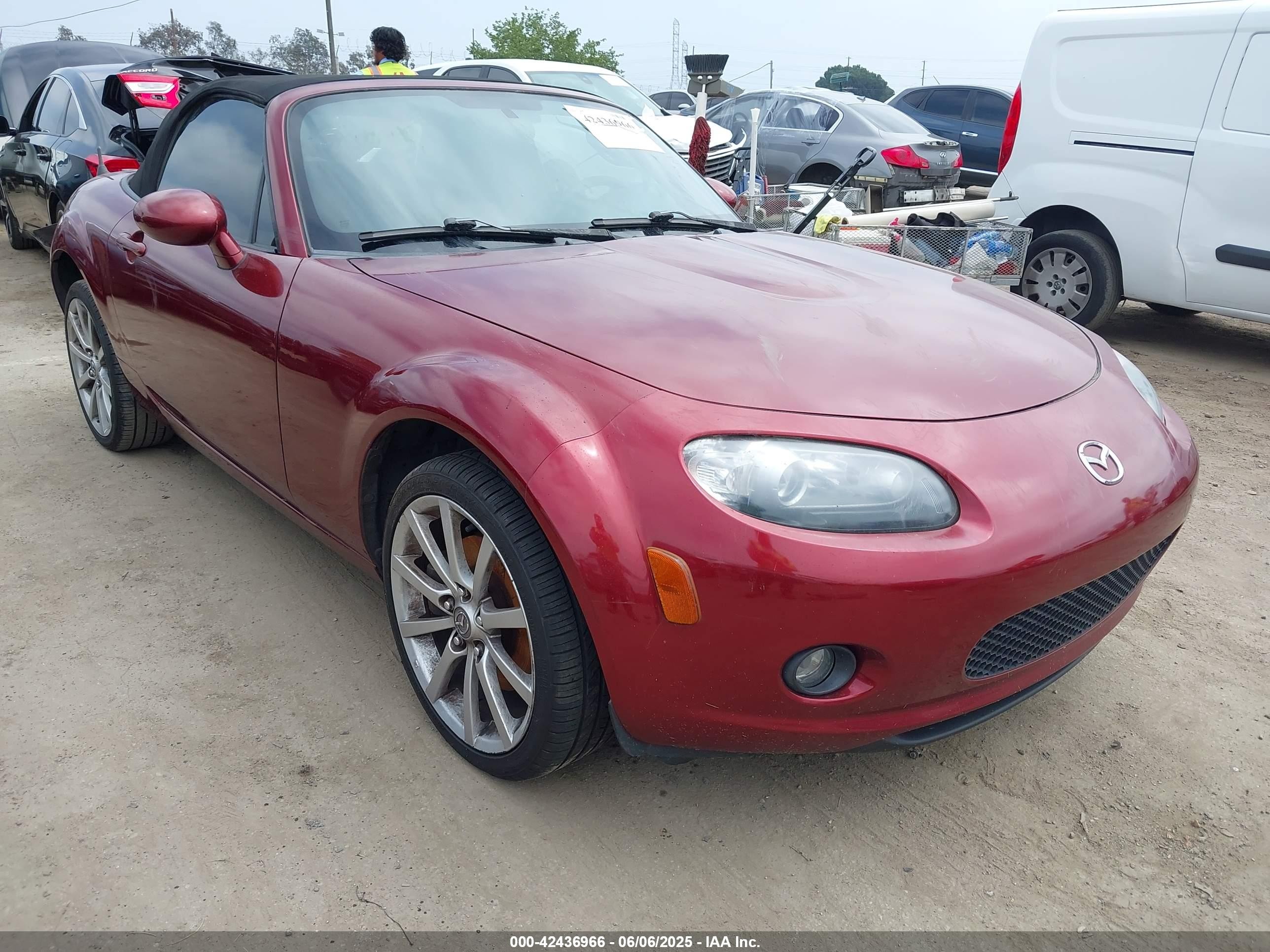 2006 Mazda MX-5 Miata Grand Touring, VIN JM1NC25FX60100475 — Normal wear