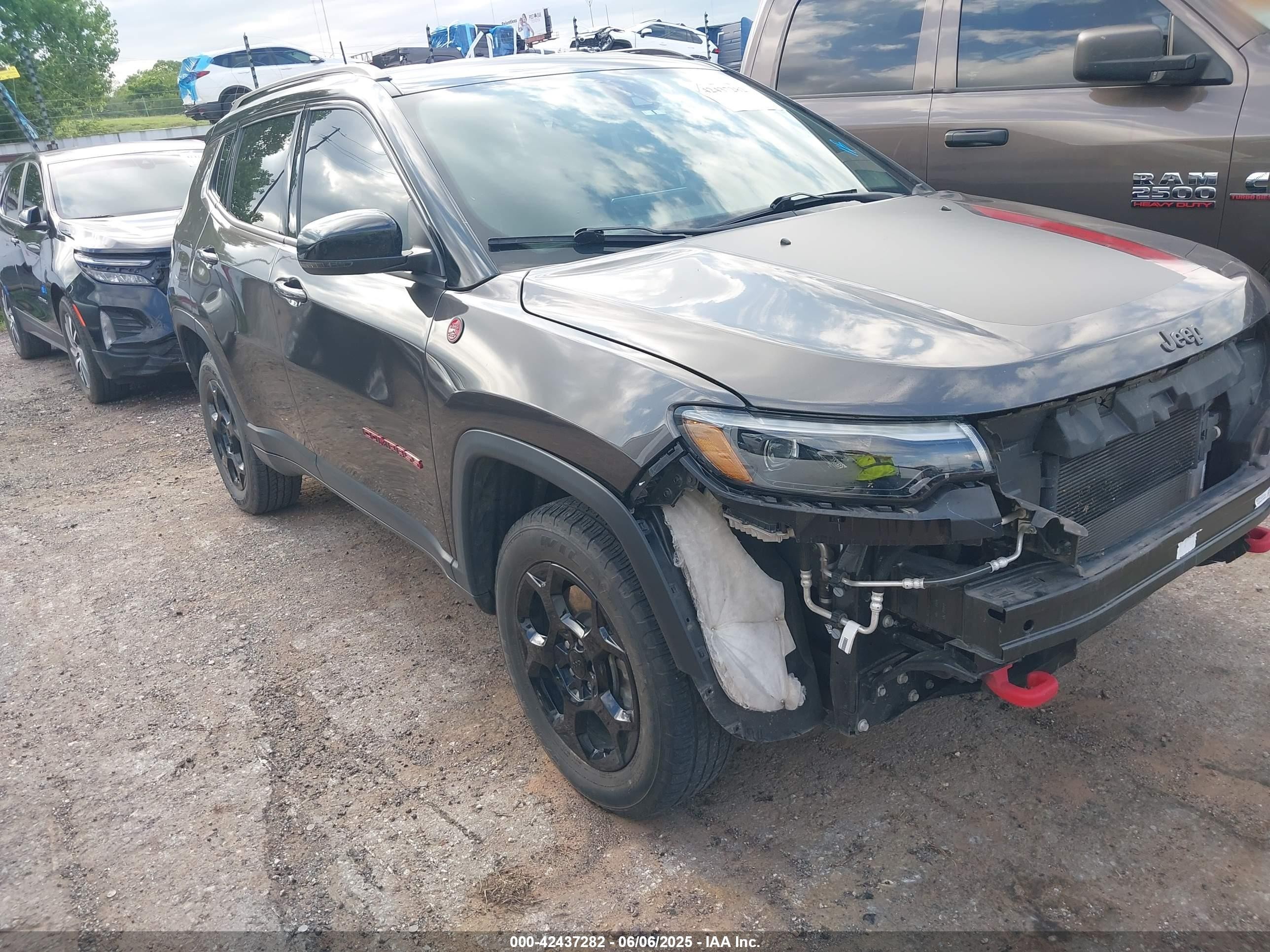 2023 Jeep Compass Trailhawk, VIN 3C4NJDDNXPT536872 — Front end