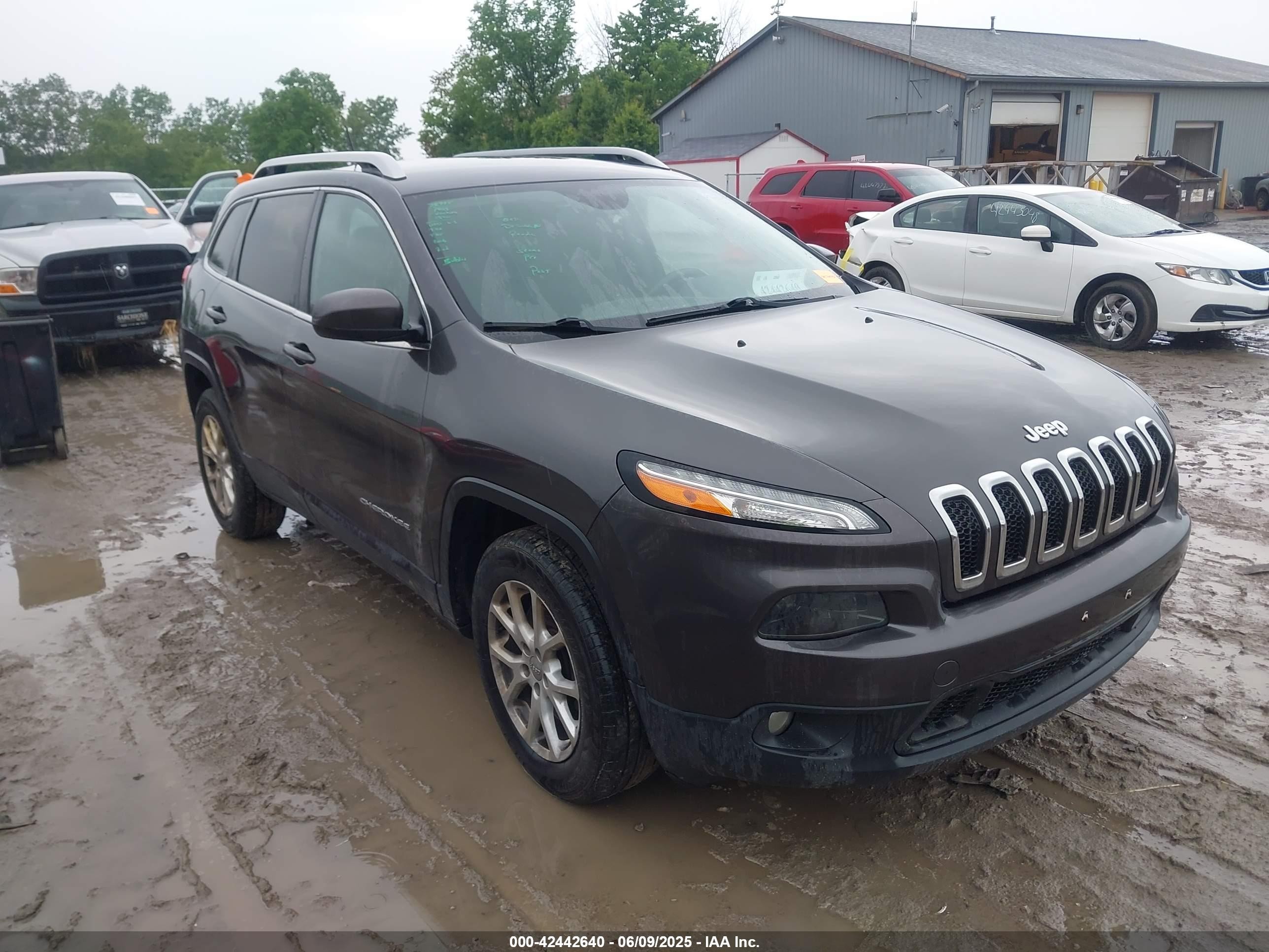 2015 Jeep Cherokee Latitude, VIN 1C4PJMCB4FW522703 — Зад