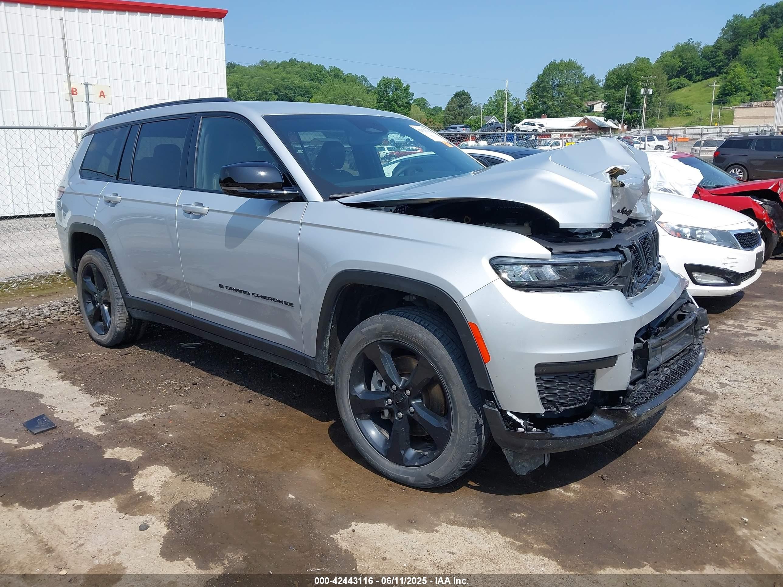 2023 Jeep Grand Cherokee Altitude, VIN 1C4RJKAG1P8809062 — Front end
