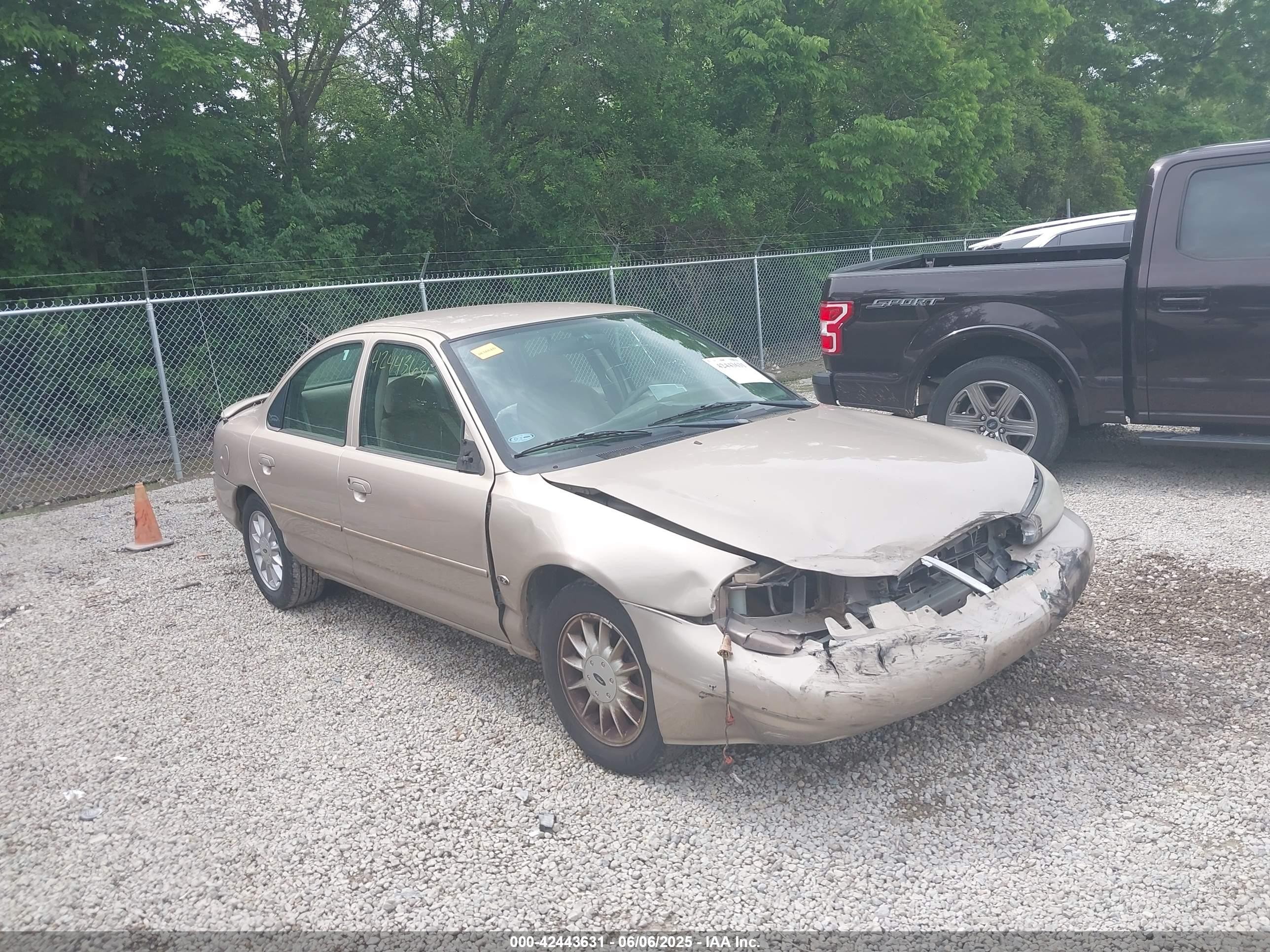 1999 Ford Contour LX, VIN 1FAFP6538XK135792 — Front end