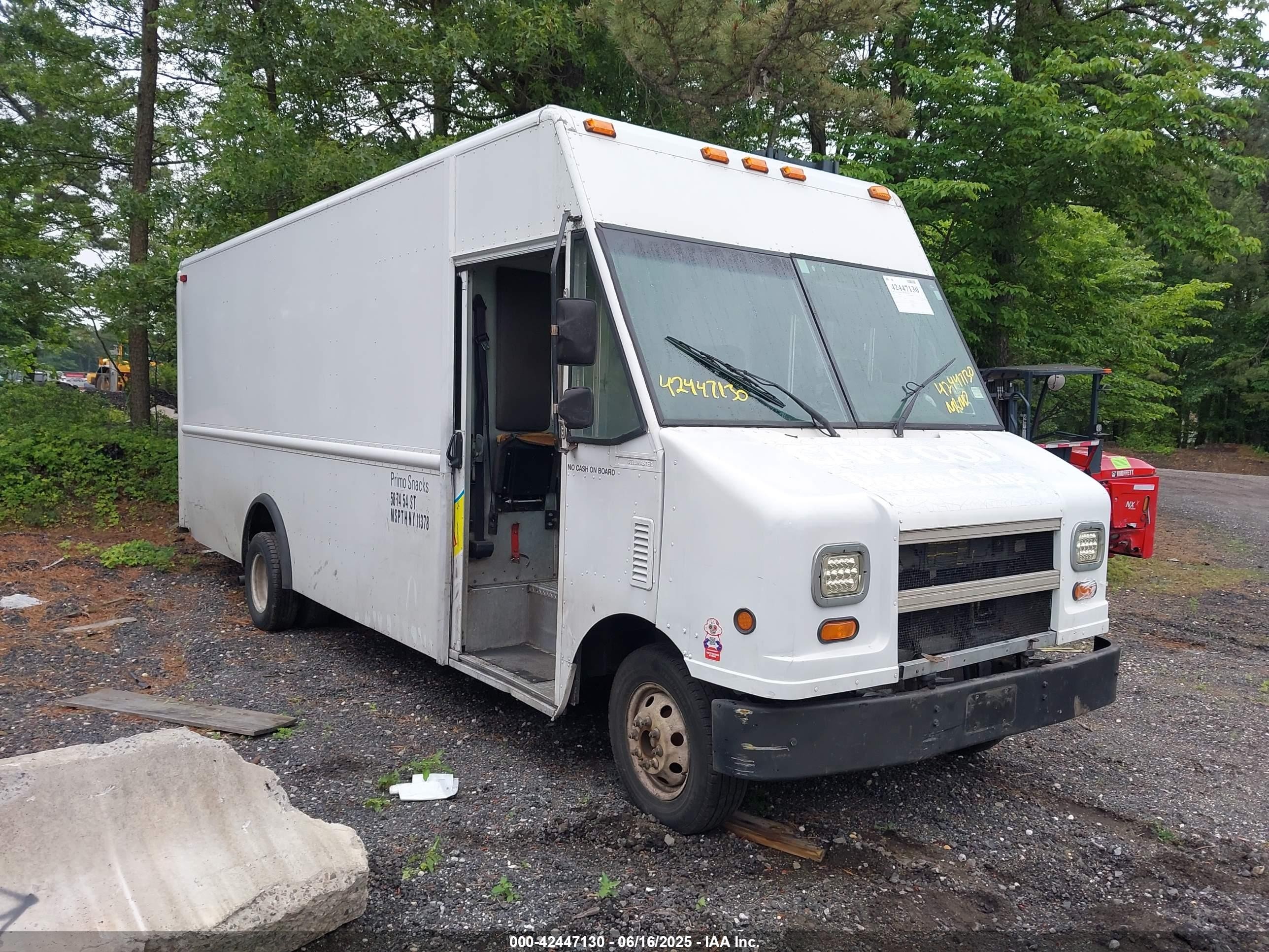 2006 Ford E-350, VIN 1FCJE39L66DA46115 — Перед