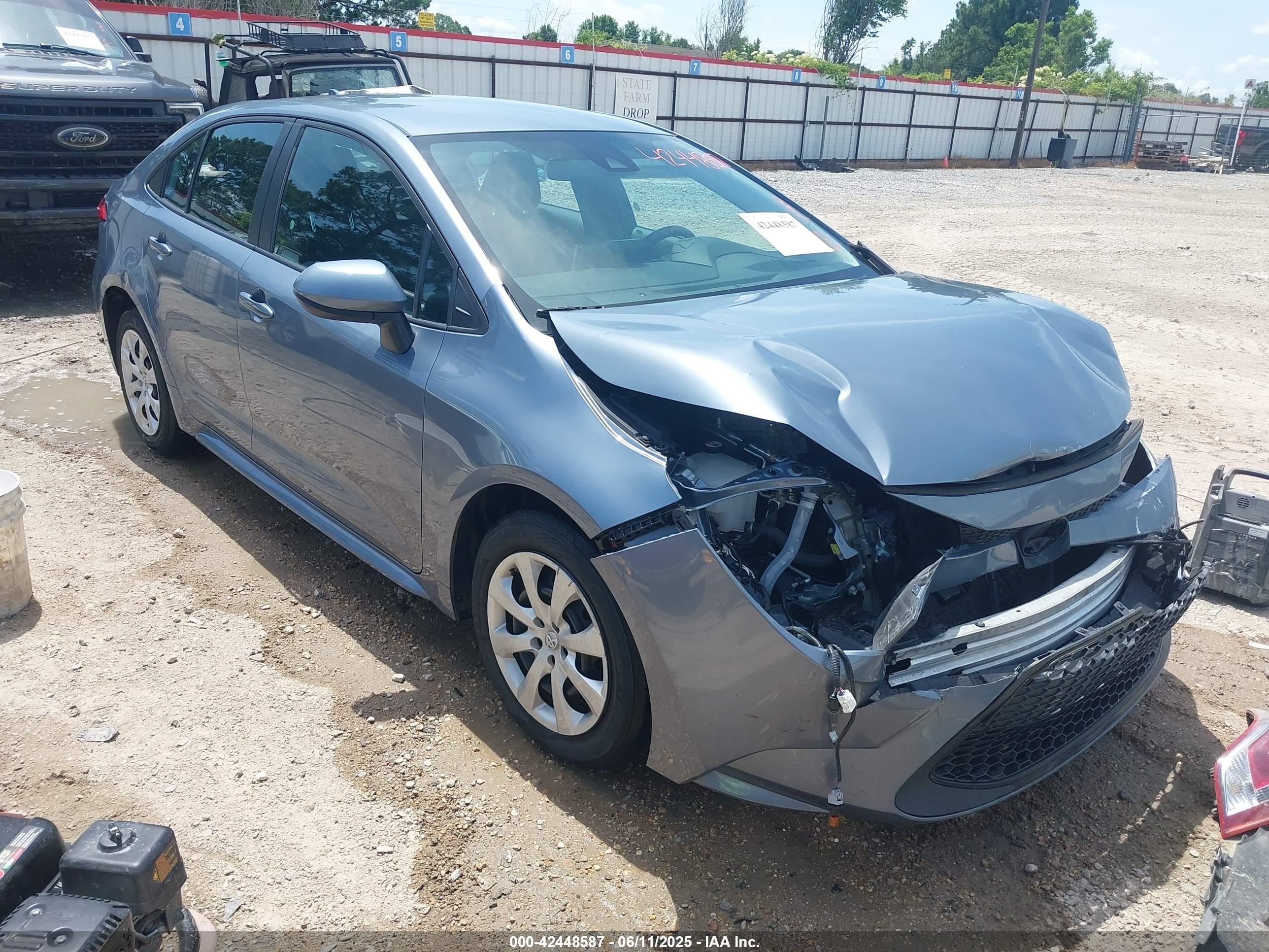 2021 Toyota Corolla LE, VIN 5YFEPMAE5MP251028 — Front end