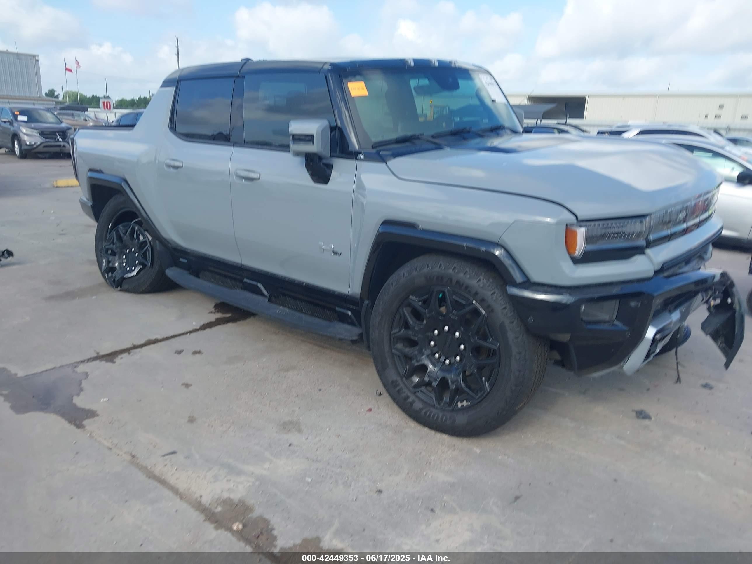 2024 GMC HUMMER EV Pickup 2X, VIN 1GT10BDD6RU111638 — Front end