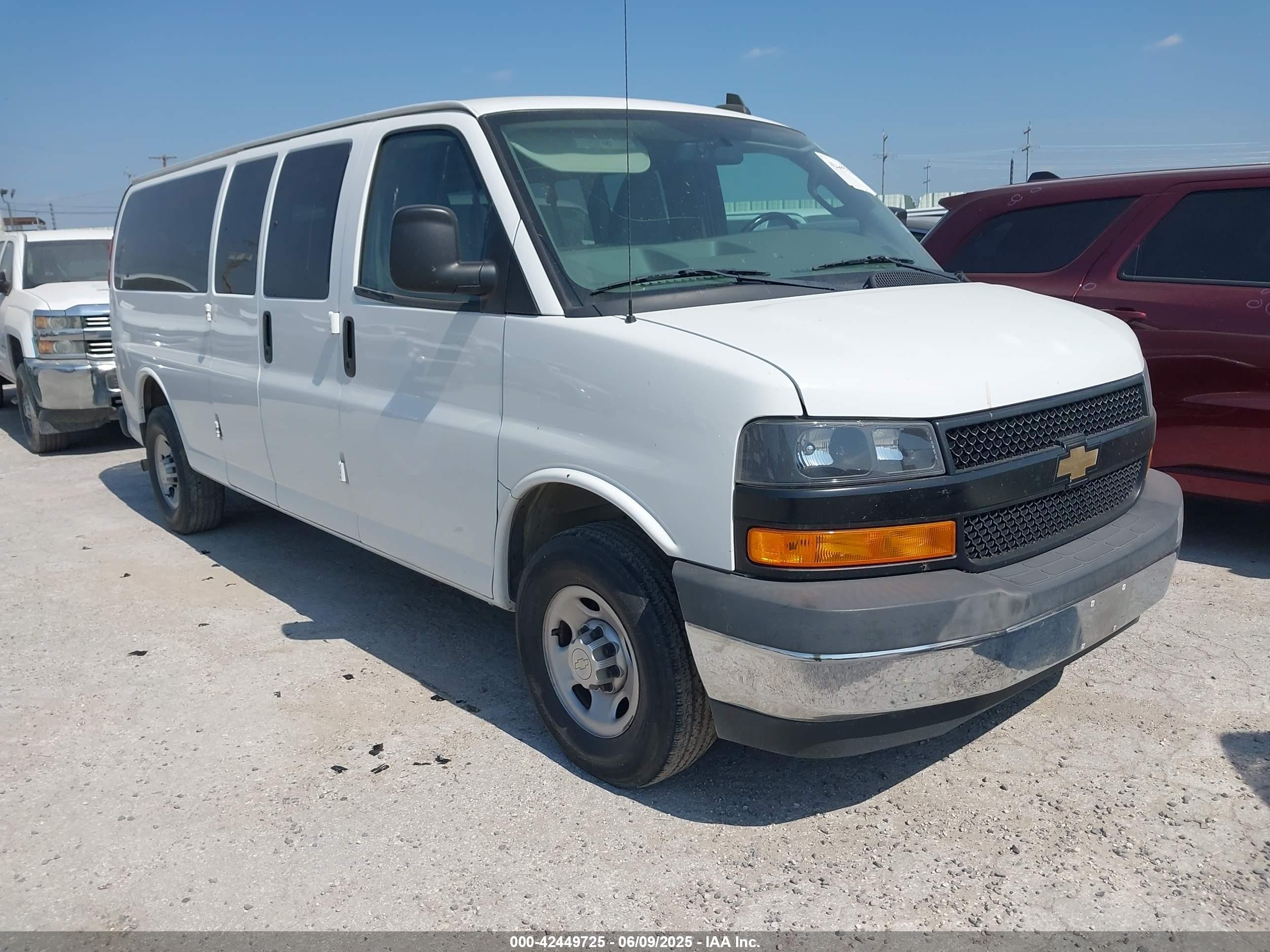 2020 Chevrolet Express Passenger LS, VIN 1GAZGNFG0L1242167 — Rear end
