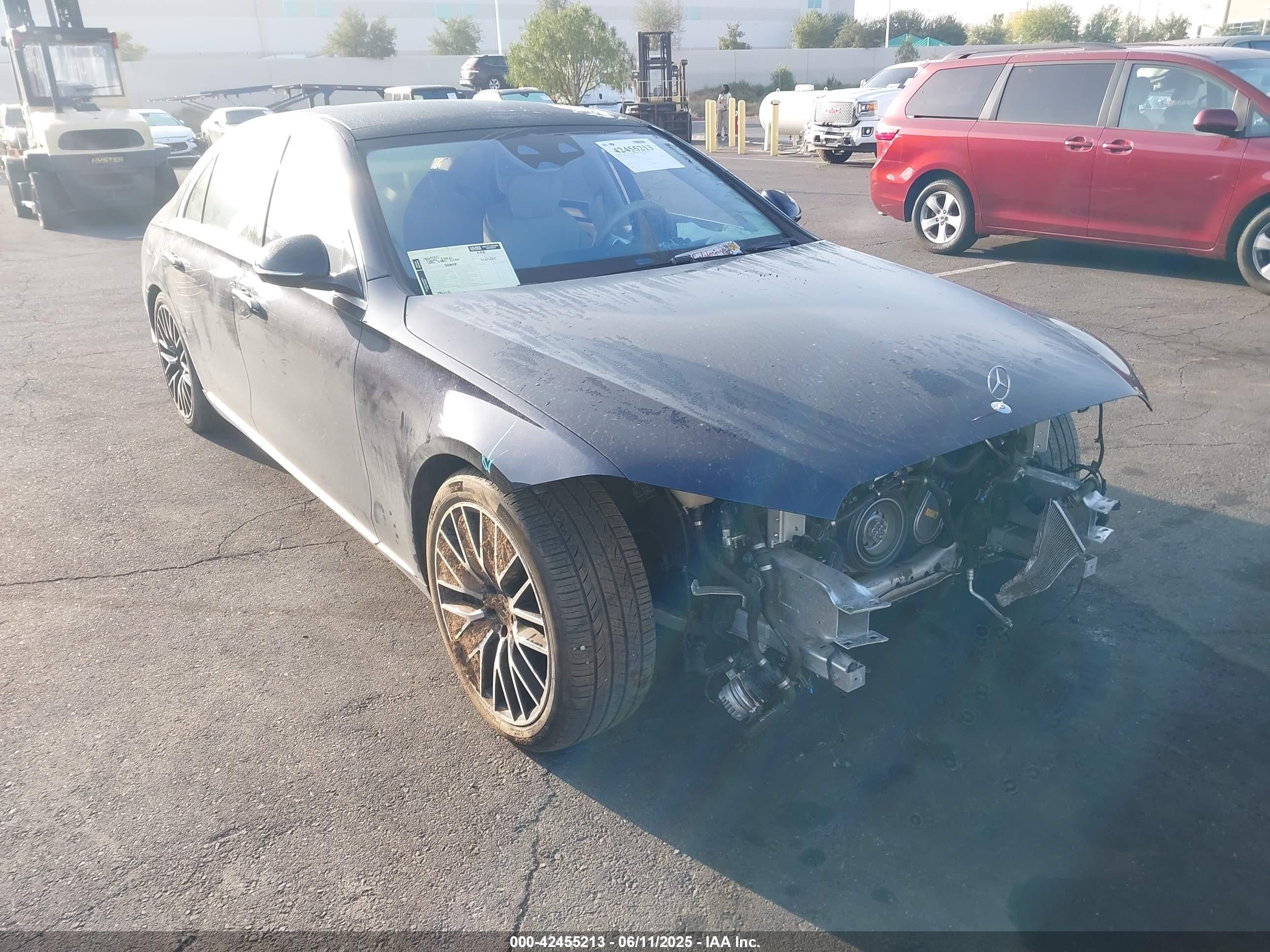 2022 Mercedes-Benz S 500, VIN W1K6G6DBXNA132579 — Front end