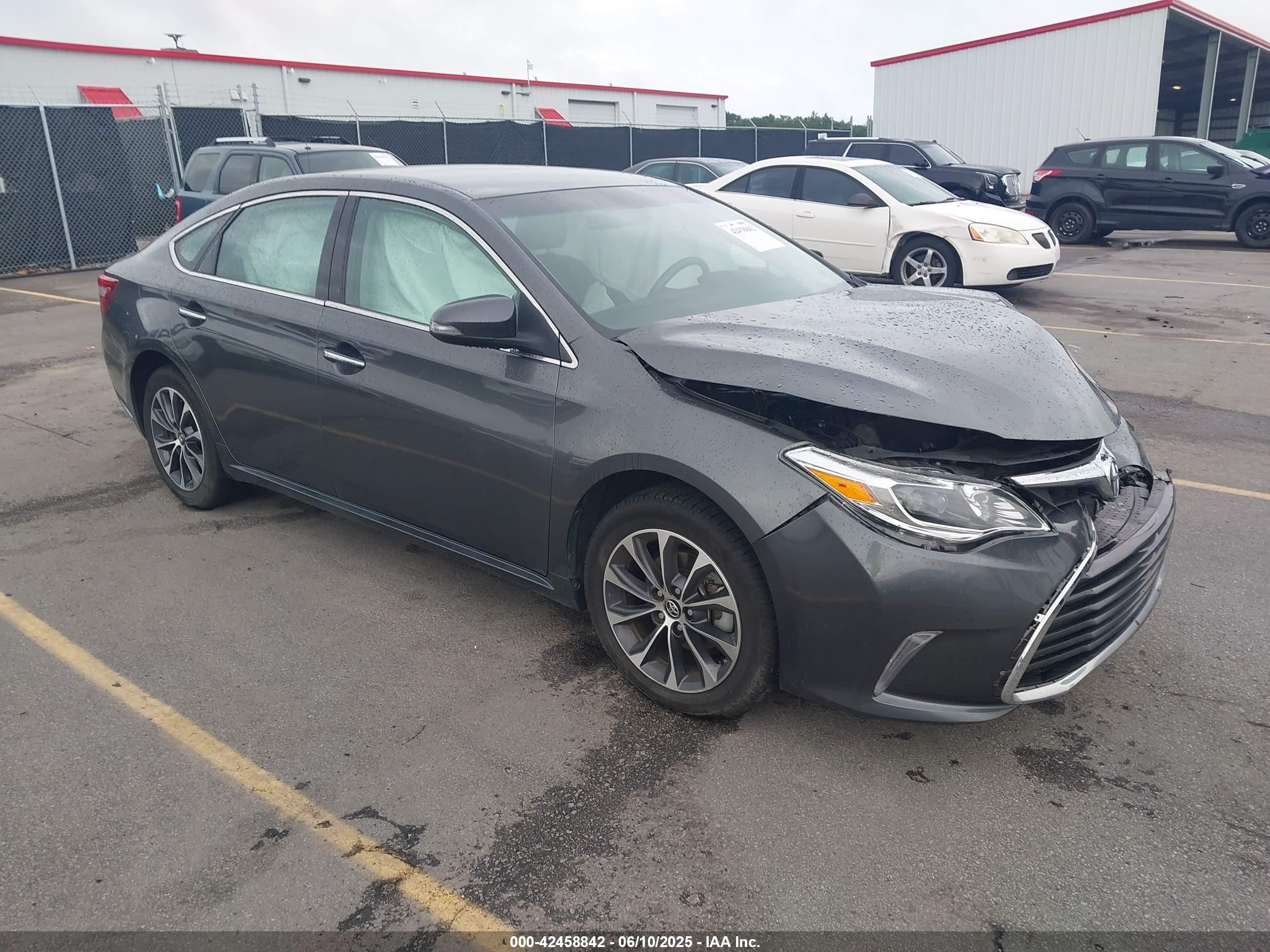 2016 Toyota Avalon Limited, VIN 4T1BK1EB5GU237469 — Front end