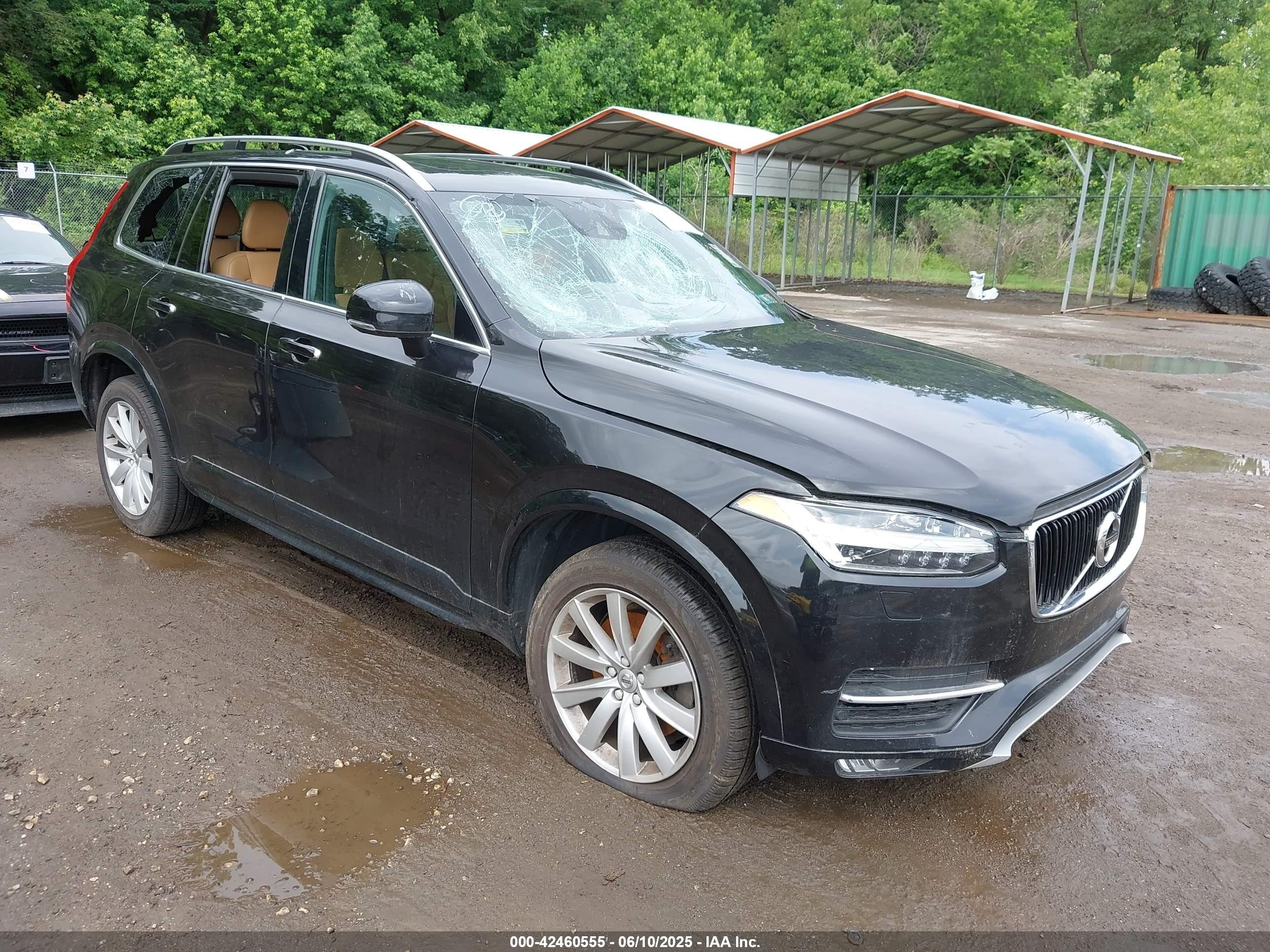 2016 Volvo XC90 T6 Momentum, VIN YV4A22PK8G1044864 — Vandalism