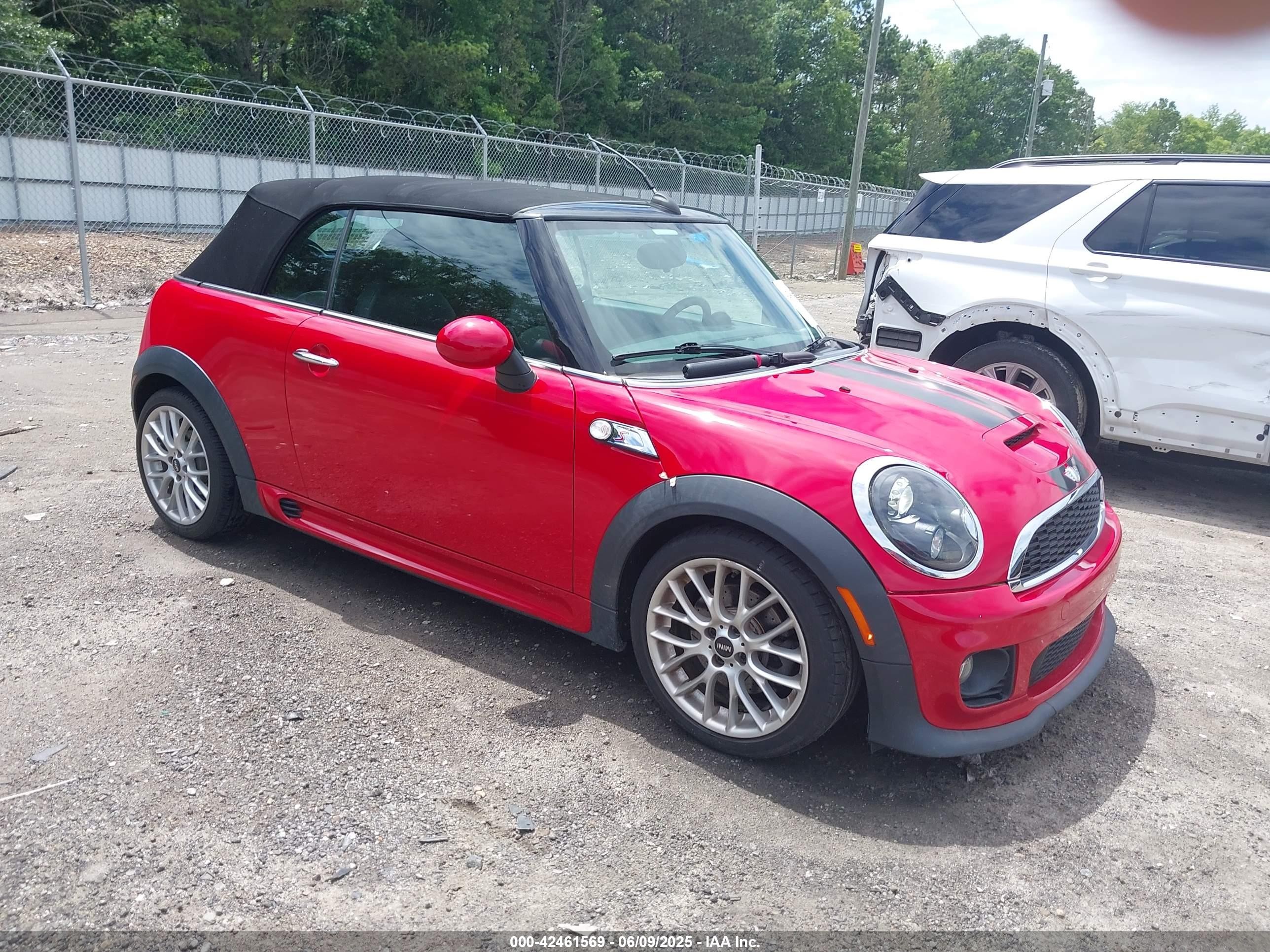 2013 MINI Convertible S, VIN WMWZP3C56DT551076 — Зад
