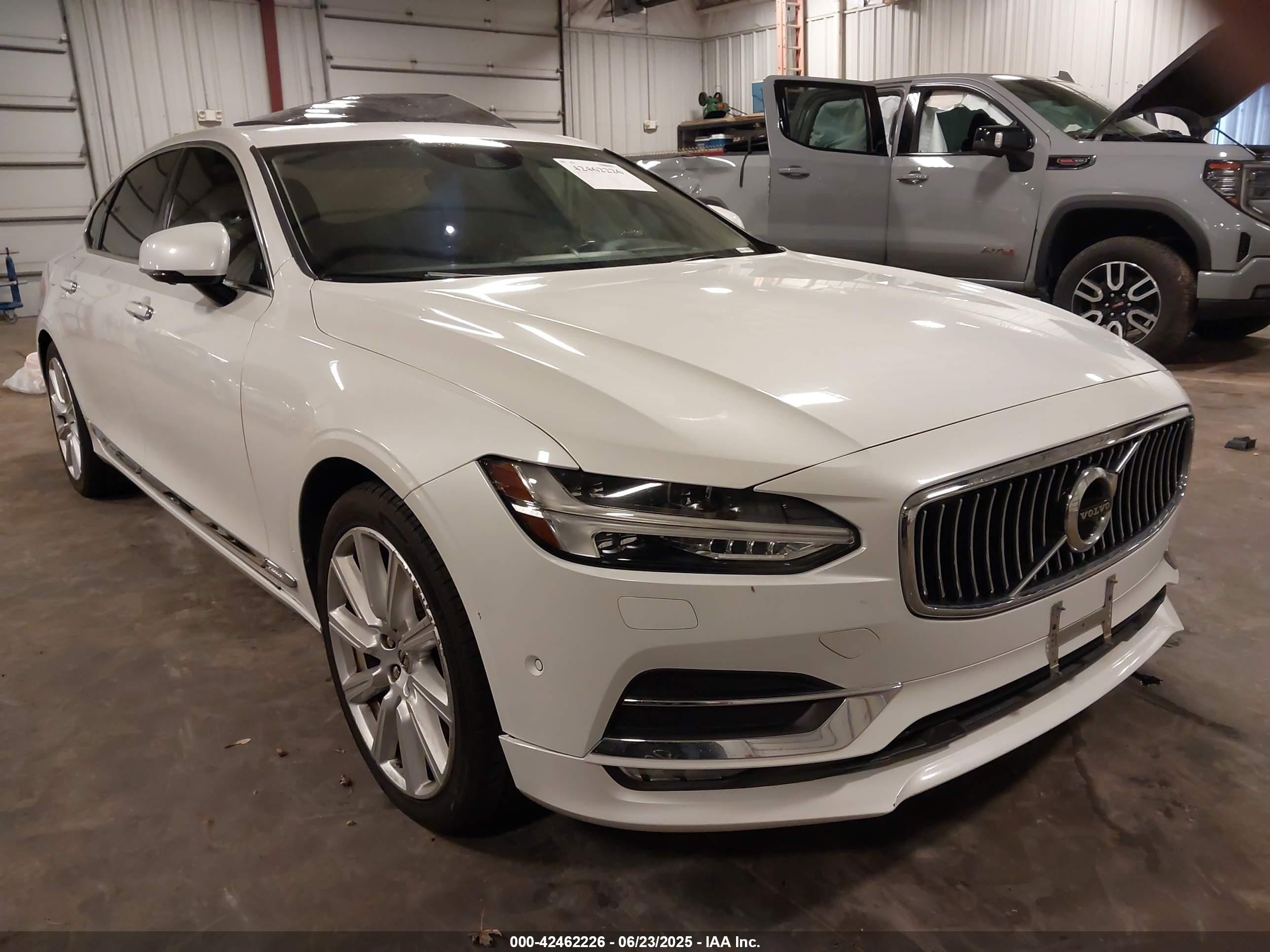 2018 Volvo S90 Inscription, VIN LVY992ML8JP033620 — Storm