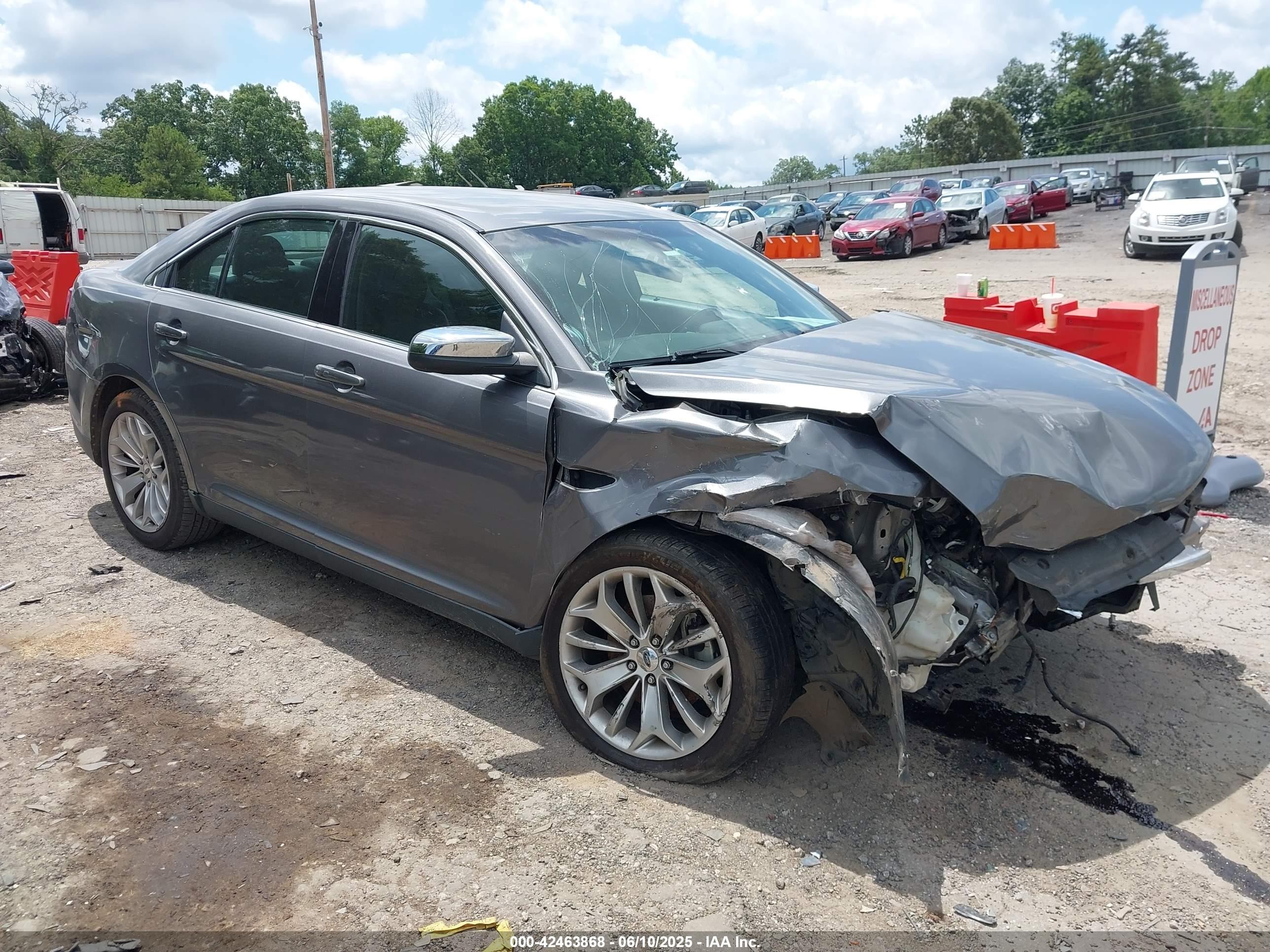 2014 Ford Taurus Limited, VIN 1FAHP2F82EG176768 — Front end