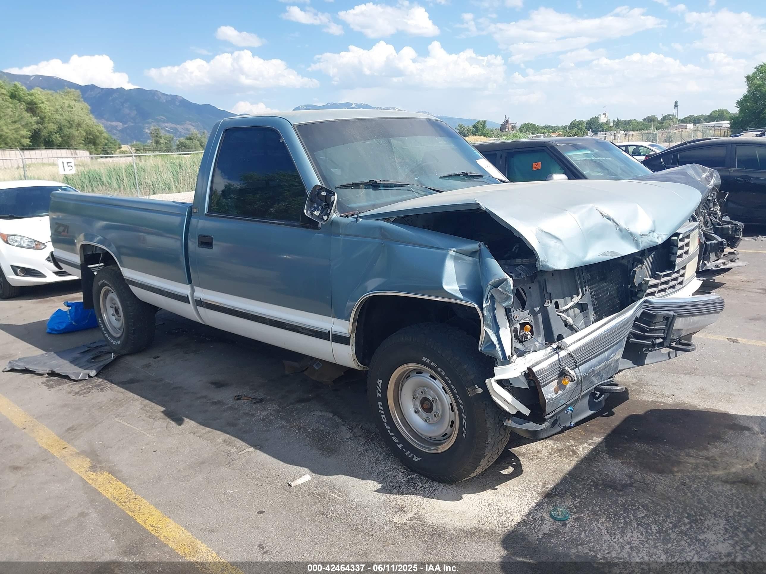1990 Chevrolet Silverado 2500, VIN 1GCFK24KXLE263468 — Перед