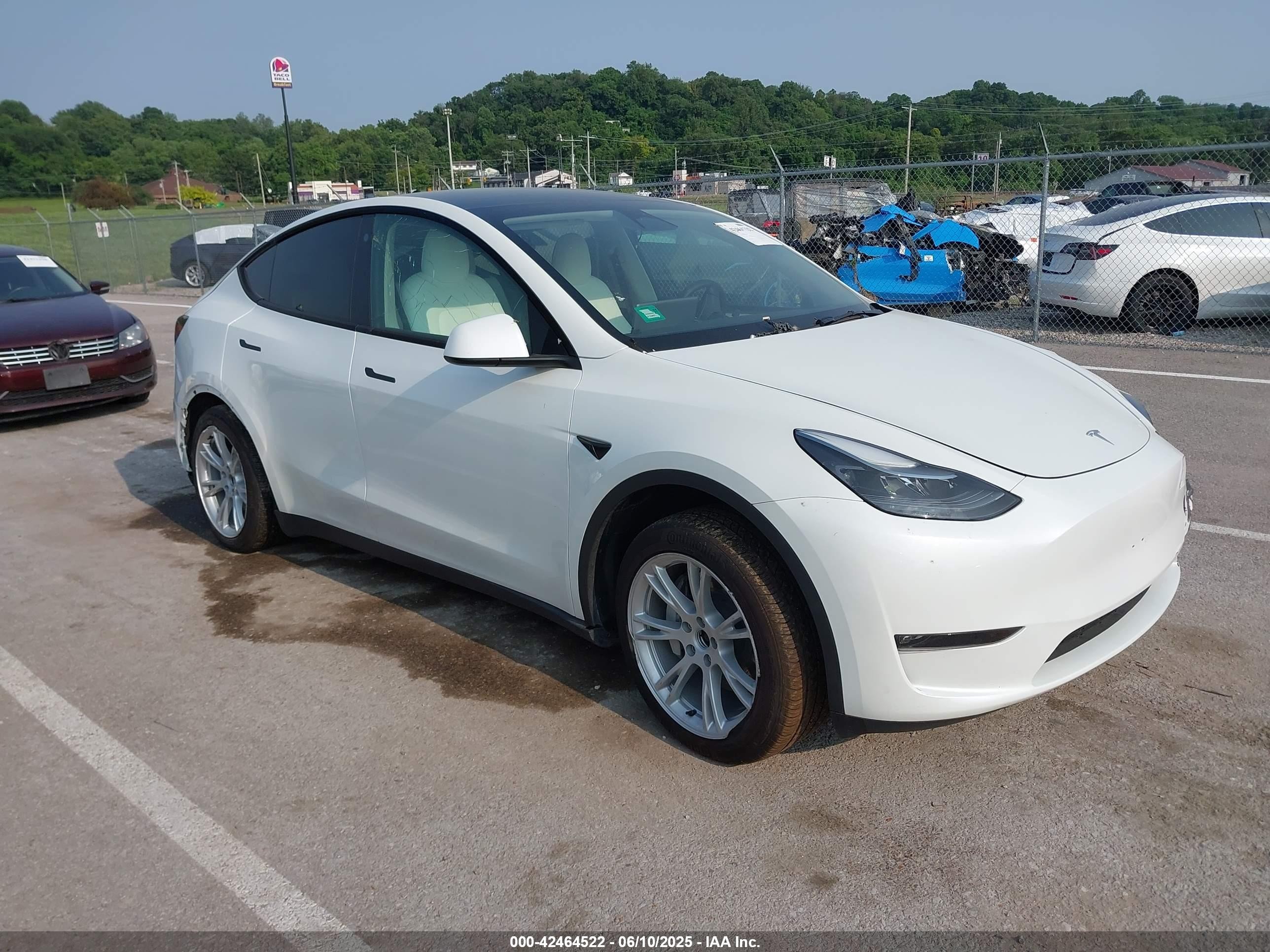 2023 Tesla Model Y Long Range, VIN 7SAYGAEE2PF648446 — Rear end