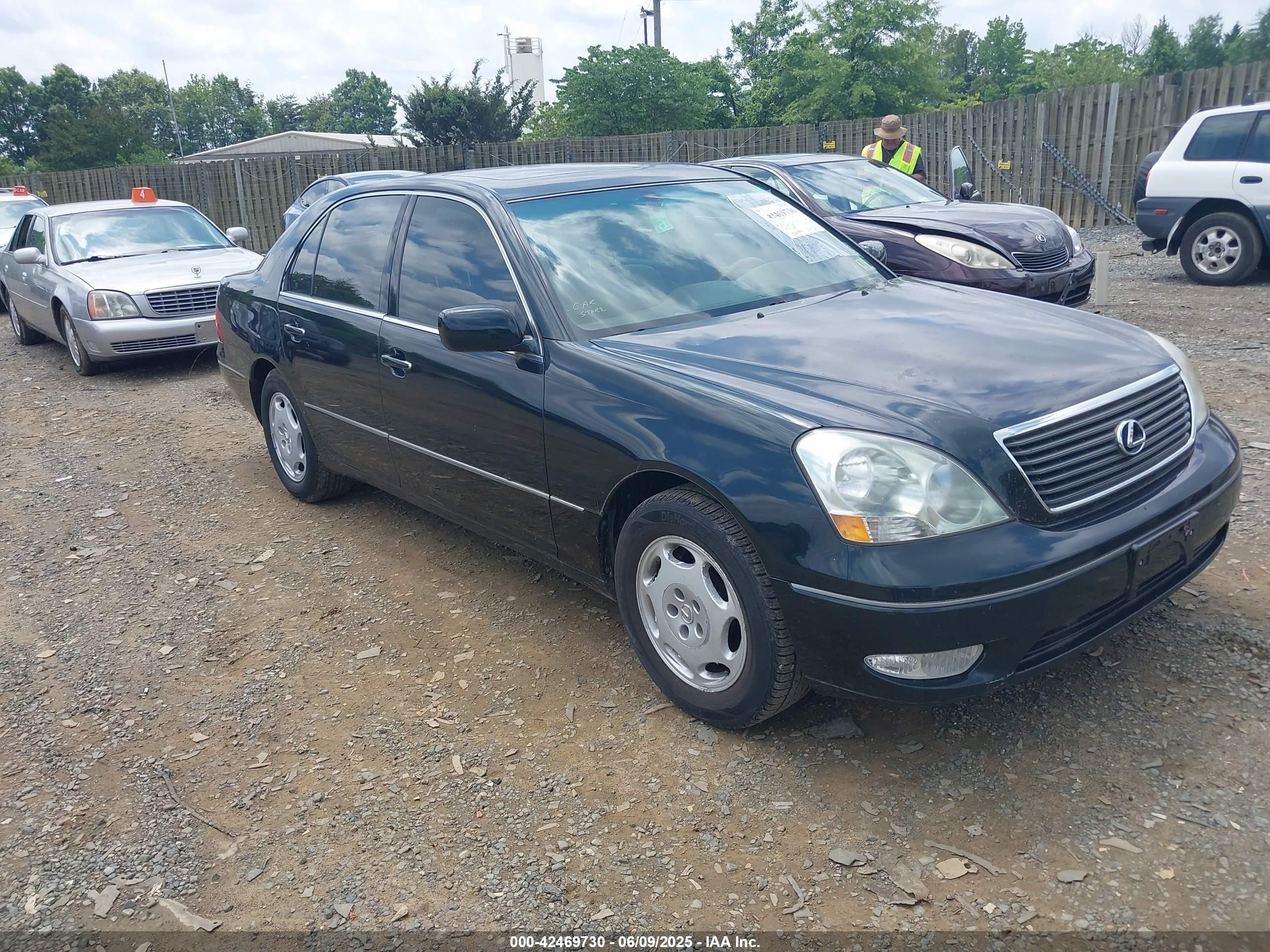 2001 Lexus LS 430, VIN JTHBN30F810015944 — Фото с аукциона