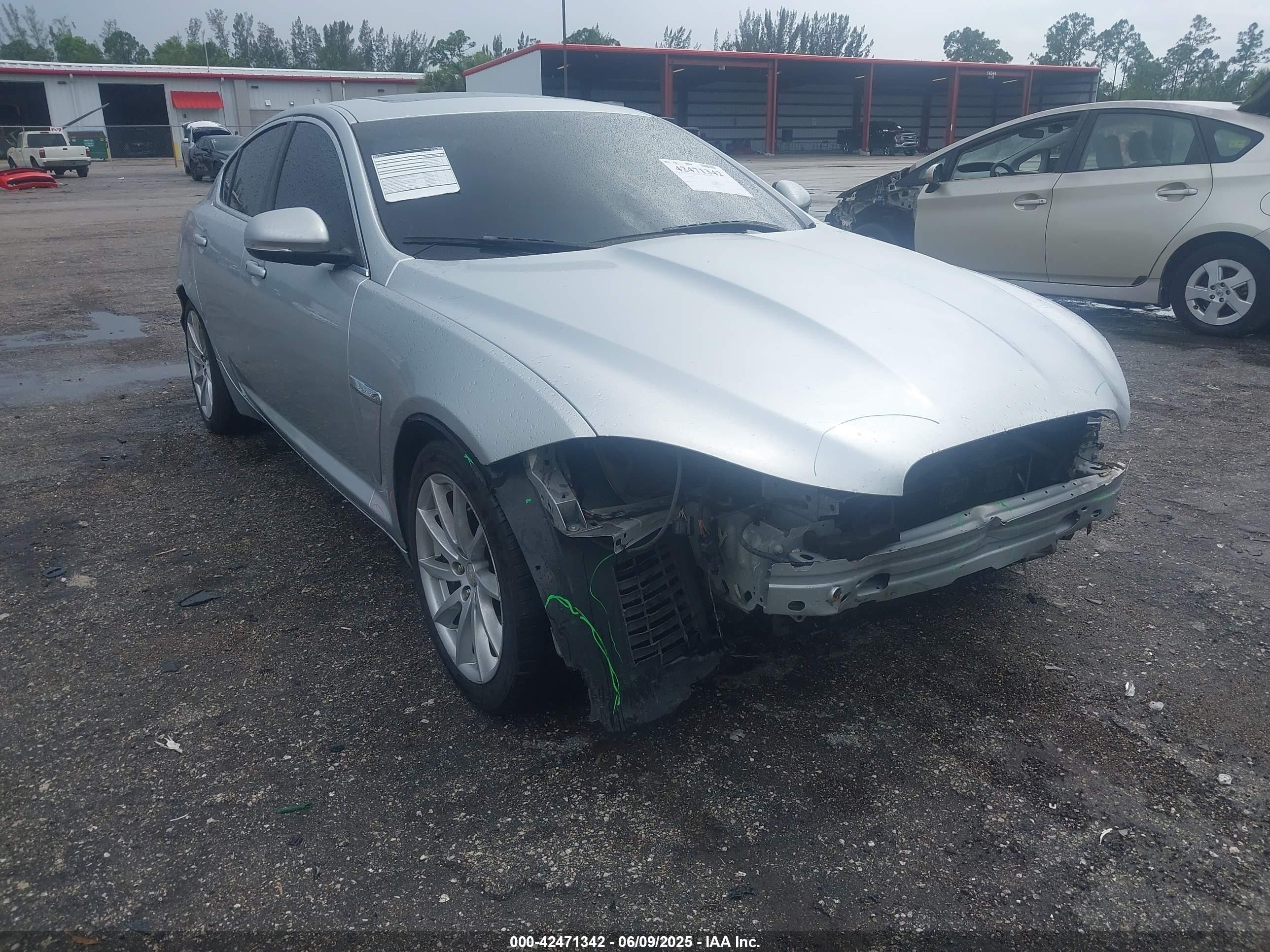2015 Jaguar XF T Premium, VIN SAJWA0FS7FPU73122 — Side