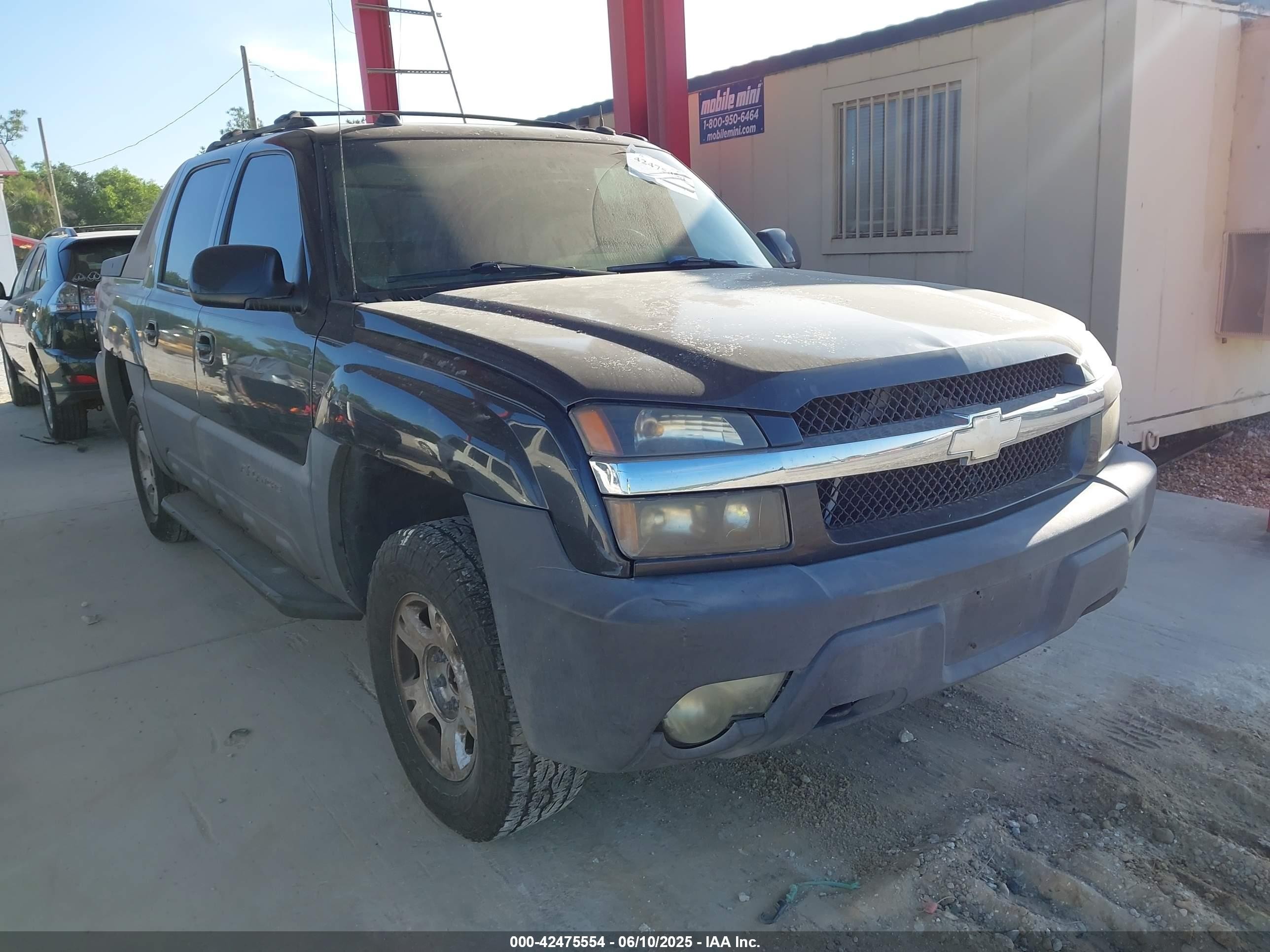 2004 Chevrolet Avalanche, VIN 3GNEK12T64G116681 — Side