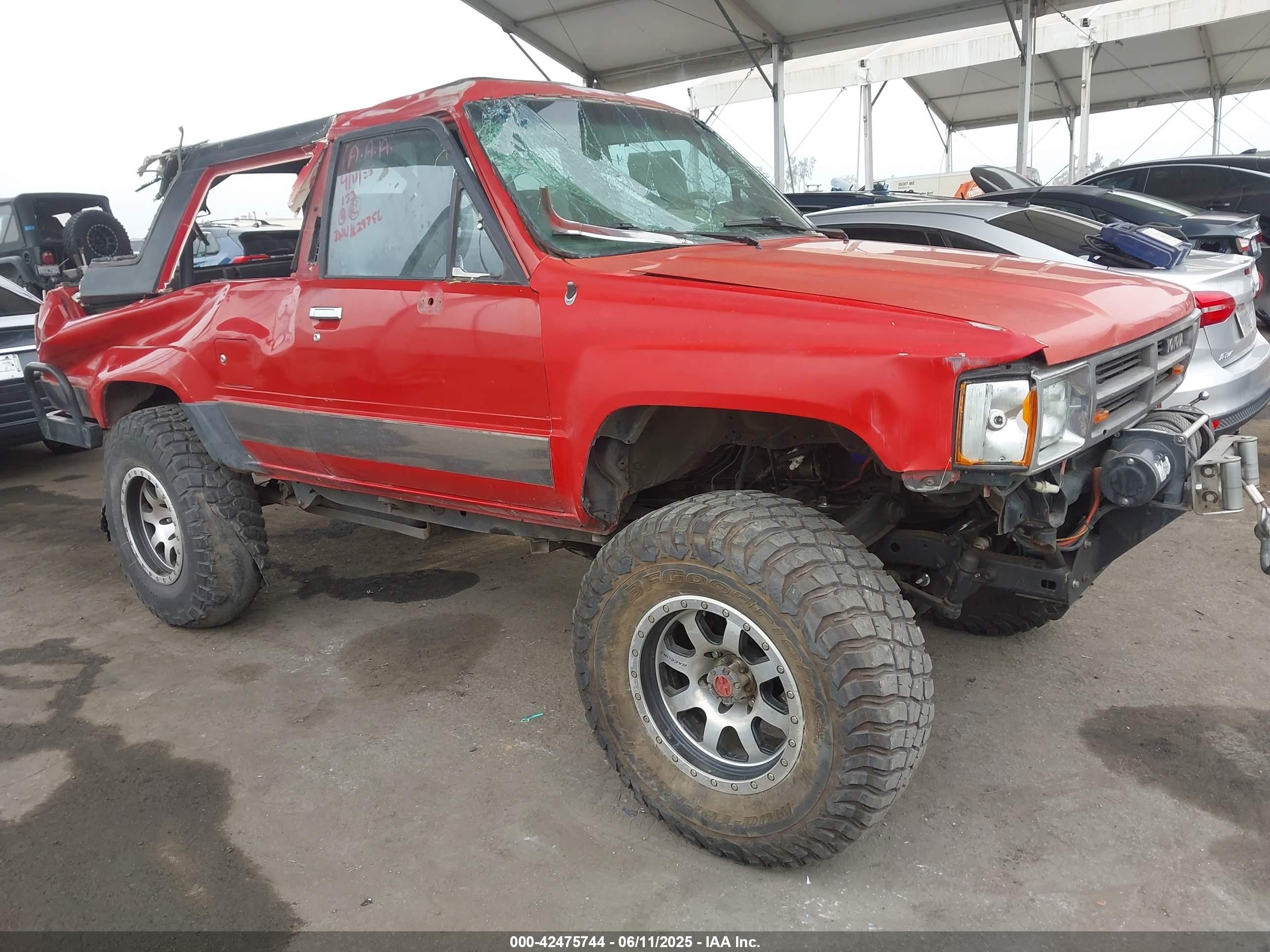 1987 Toyota 4Runner Deluxe, VIN JT4RN62S4H0116520 — Rollover