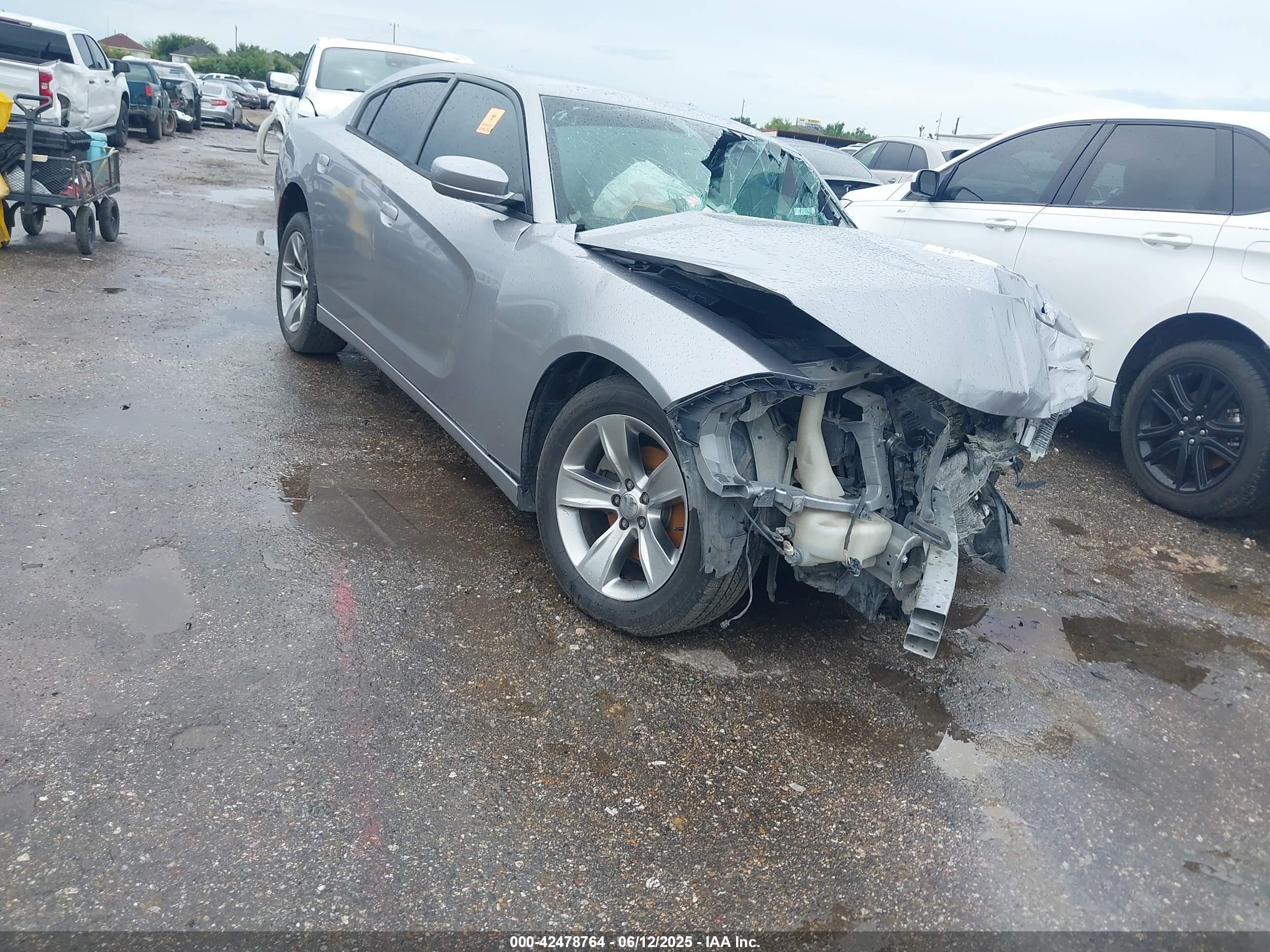 2015 Dodge Charger SE, VIN 2C3CDXBG6FH852737 — Front end