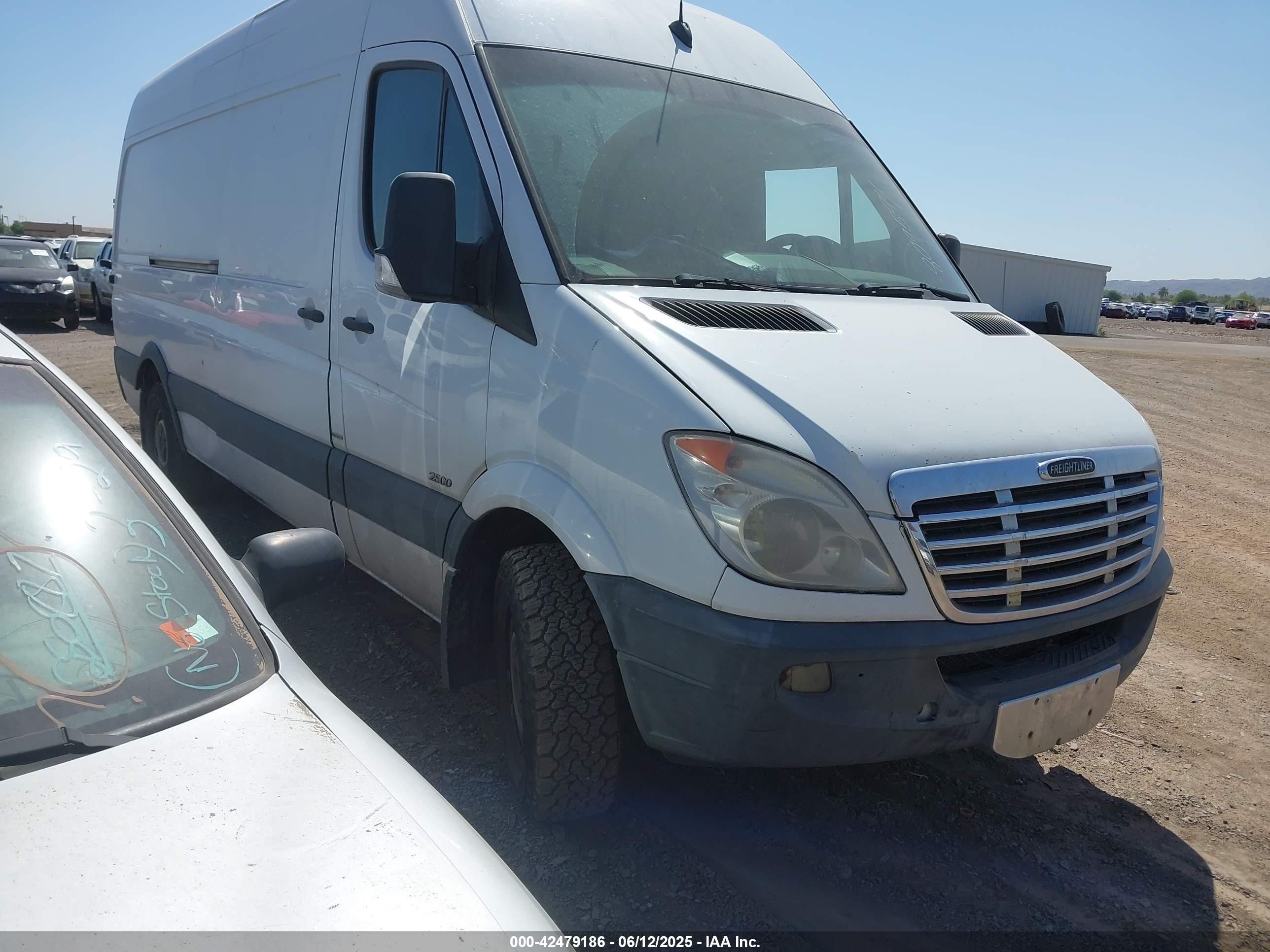 2013 Freightliner Sprinter, VIN WDYPE8CC9D5809594 — Бок