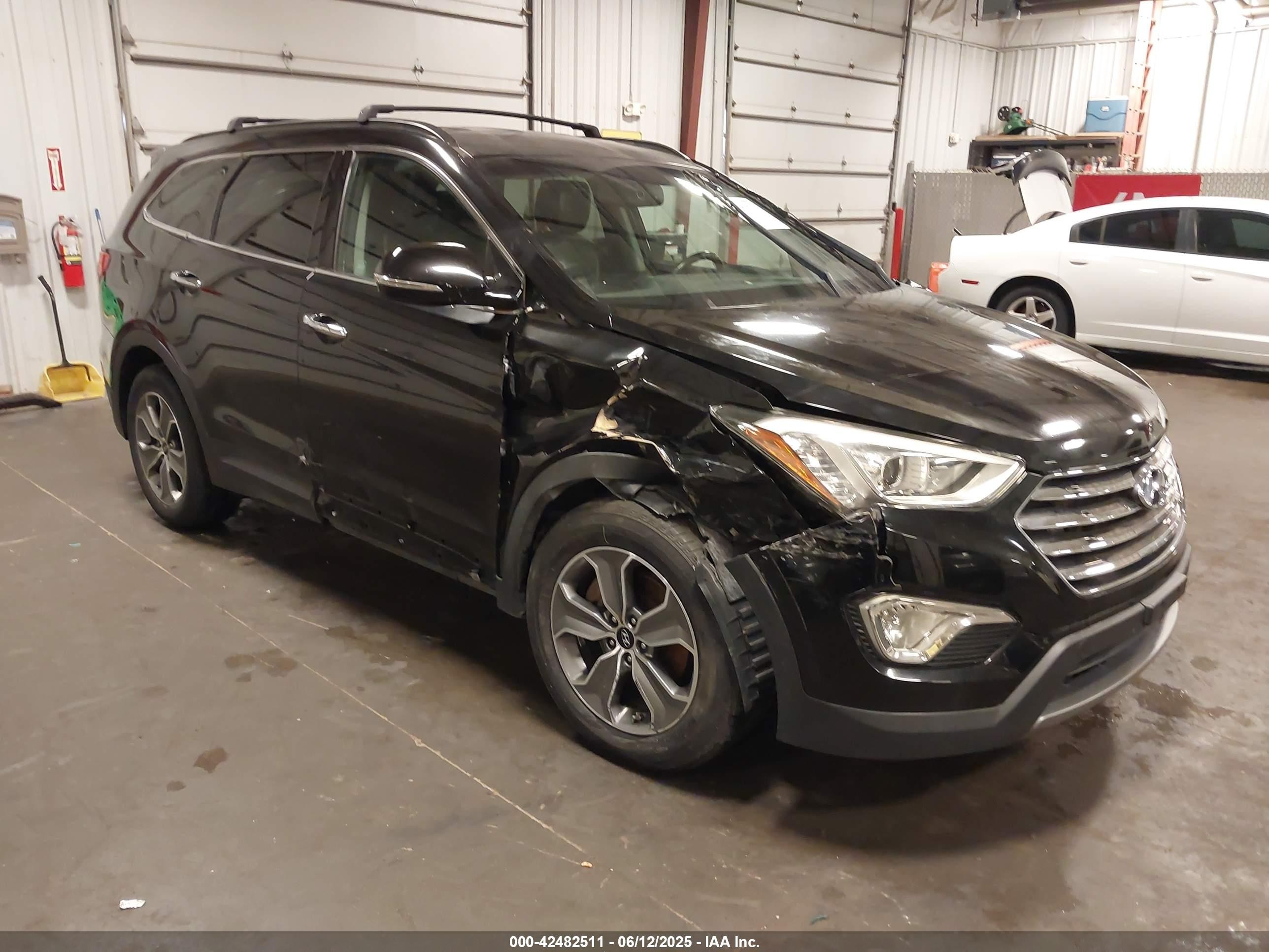 2013 Hyundai Santa Fe GLS, VIN KM8SN4HFXDU024486 — Front end