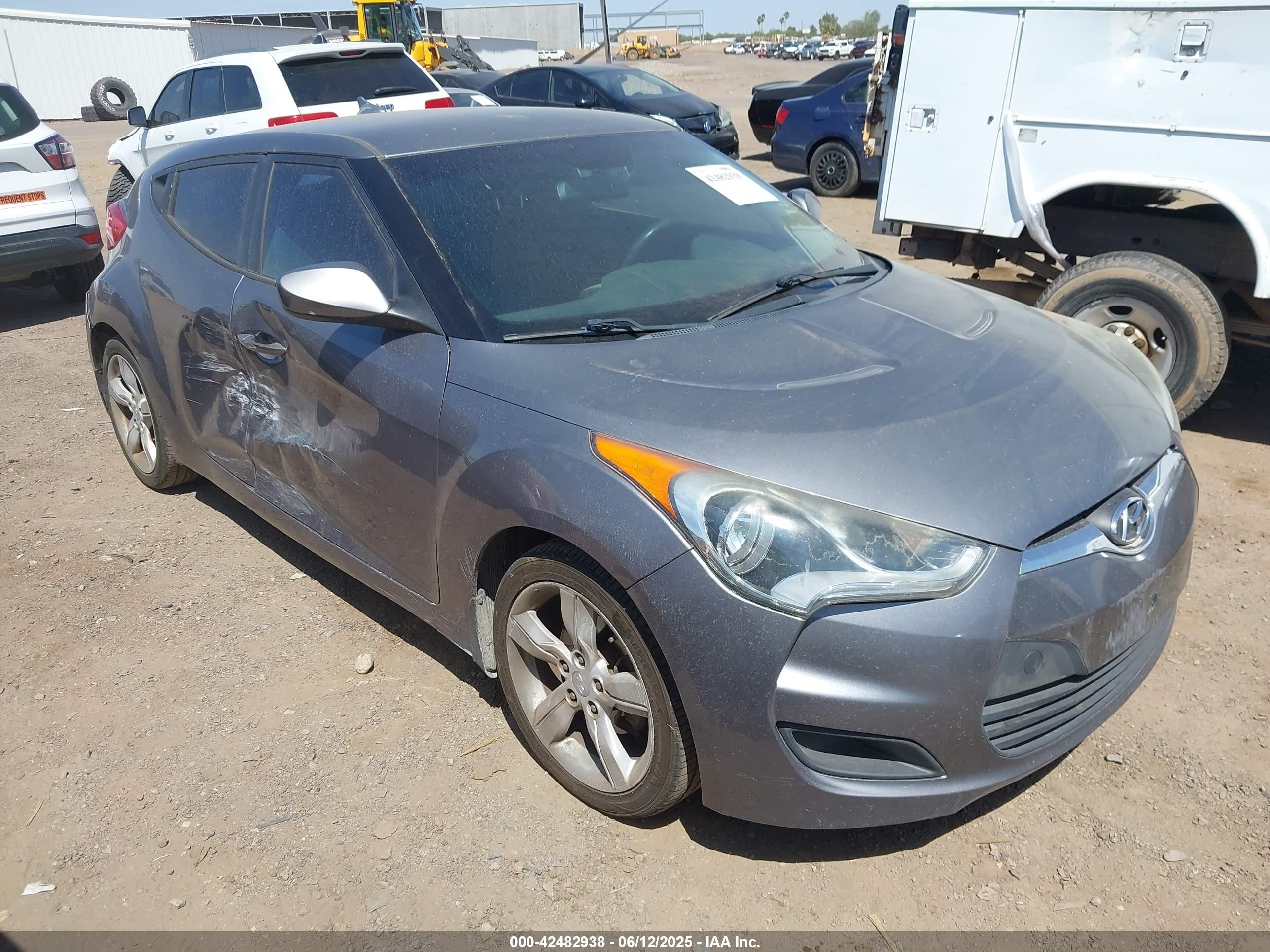 2015 Hyundai Veloster, VIN KMHTC6AD3FU237037 — Side
