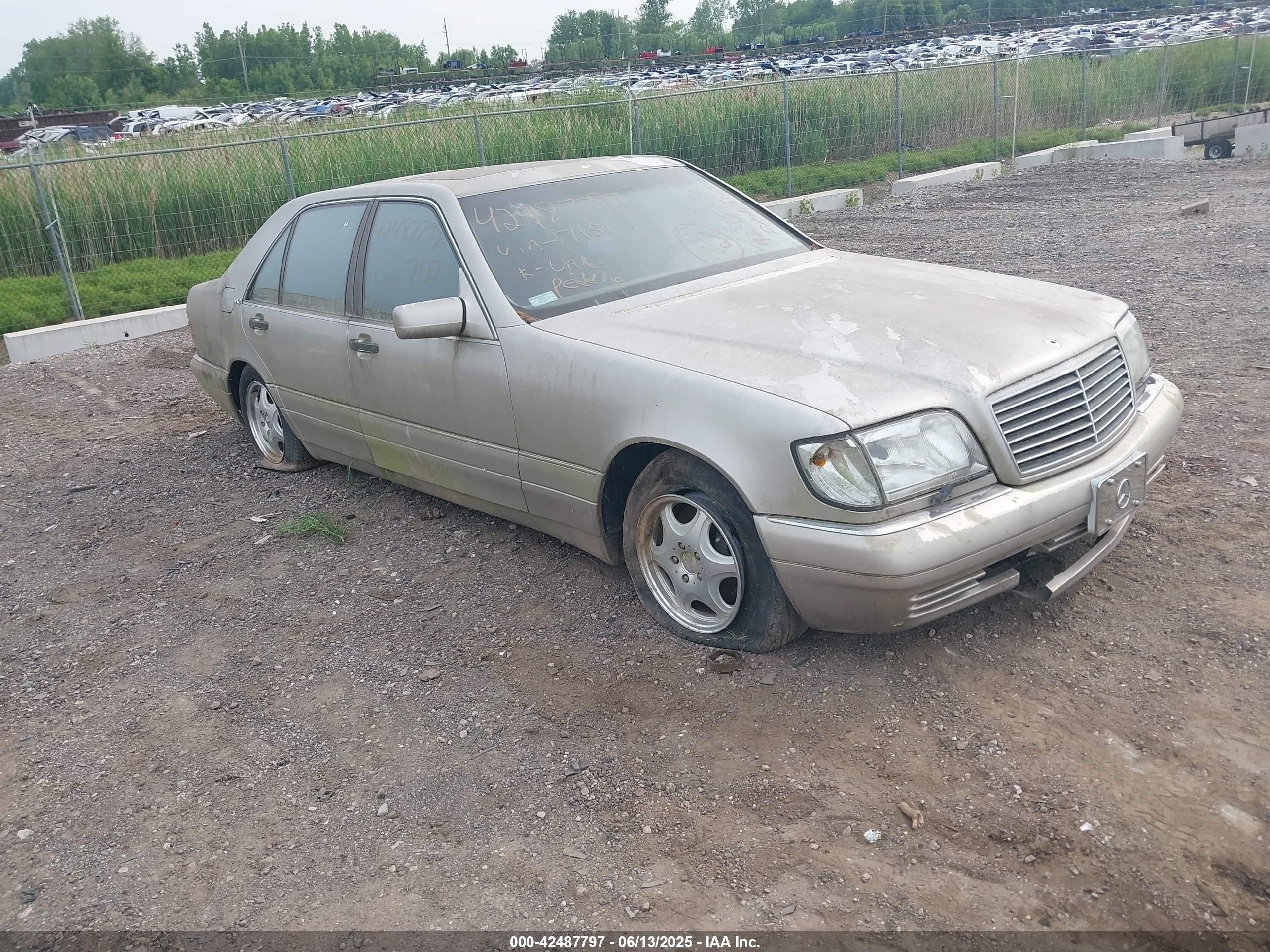 1999 Mercedes-Benz S, VIN WDBGA57G2XA417151 — Normal wear