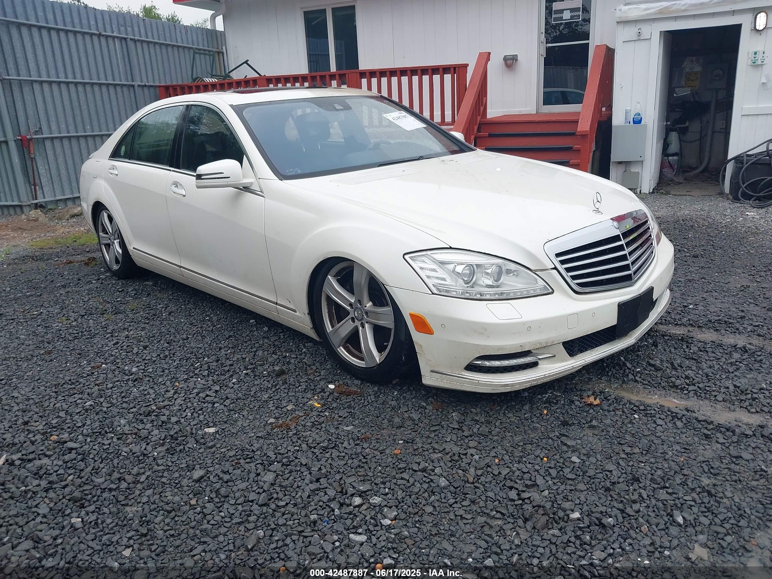 2010 Mercedes-Benz S 550, VIN WDDNG8GB2AA355180 — Undercarriage