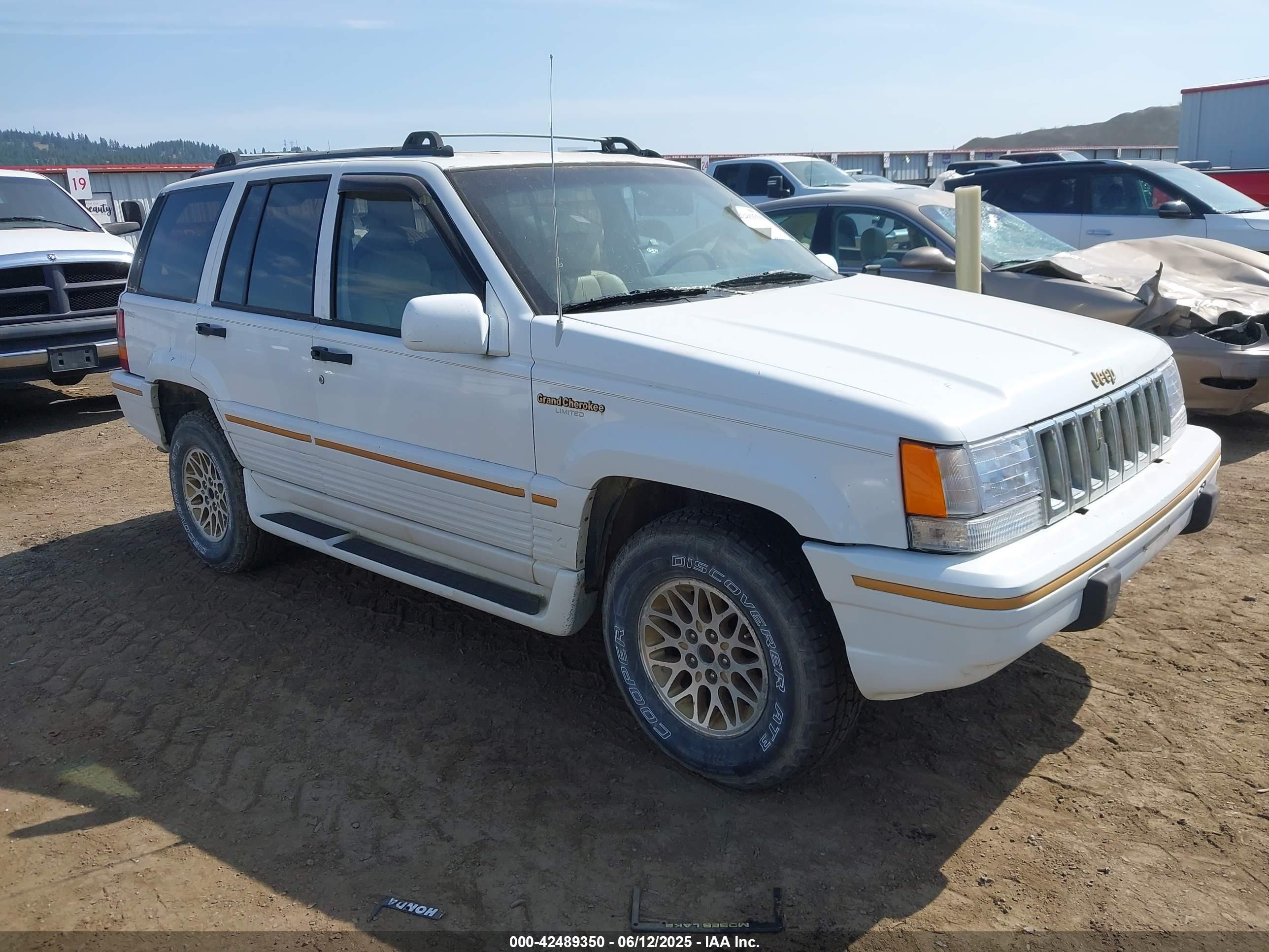 1994 Jeep Grand Cherokee Limited, VIN 1J4GZ78Y2RC344121 — Front end