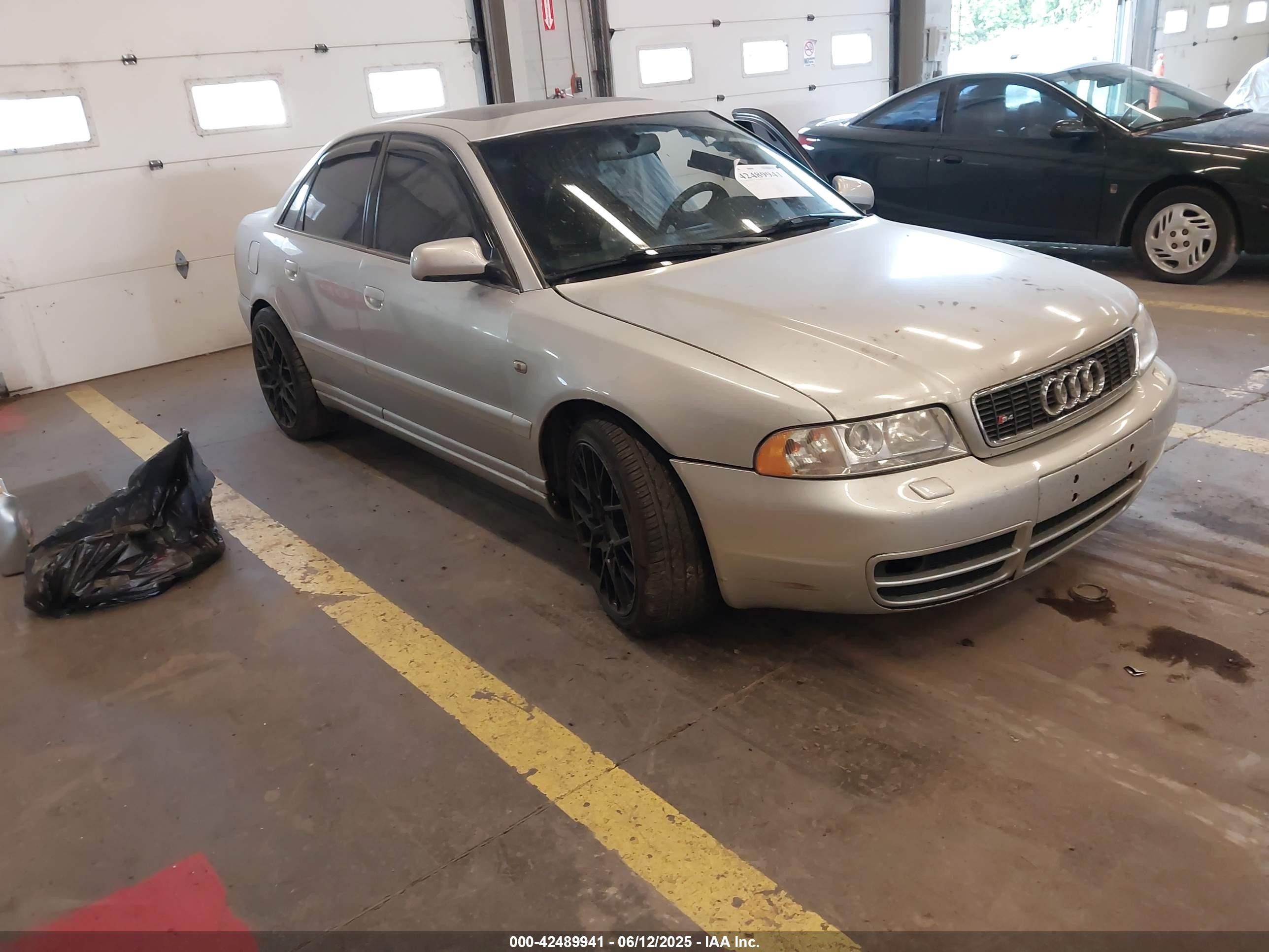 2001 Audi S4, VIN WAURD68D51A116213 — Бок
