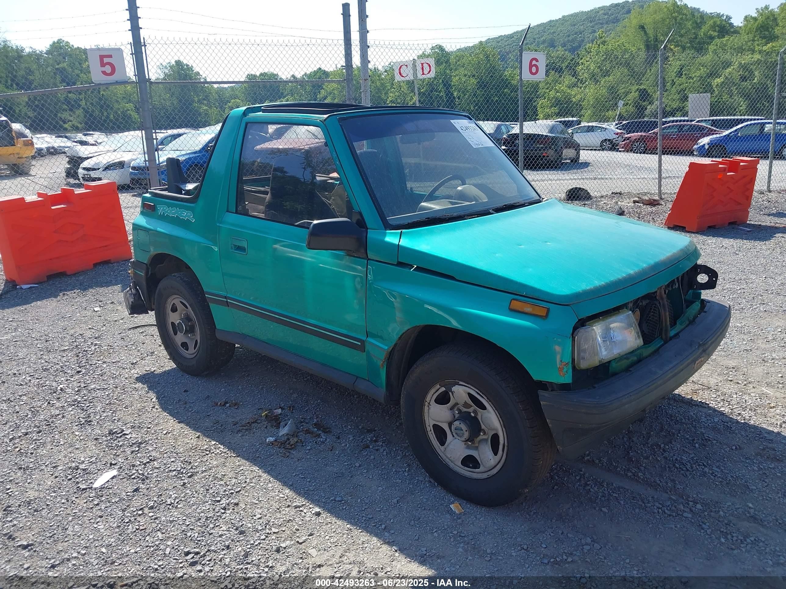 1995 Chevrolet Tracker, VIN 2CNBJ1865S6924234 — Front end