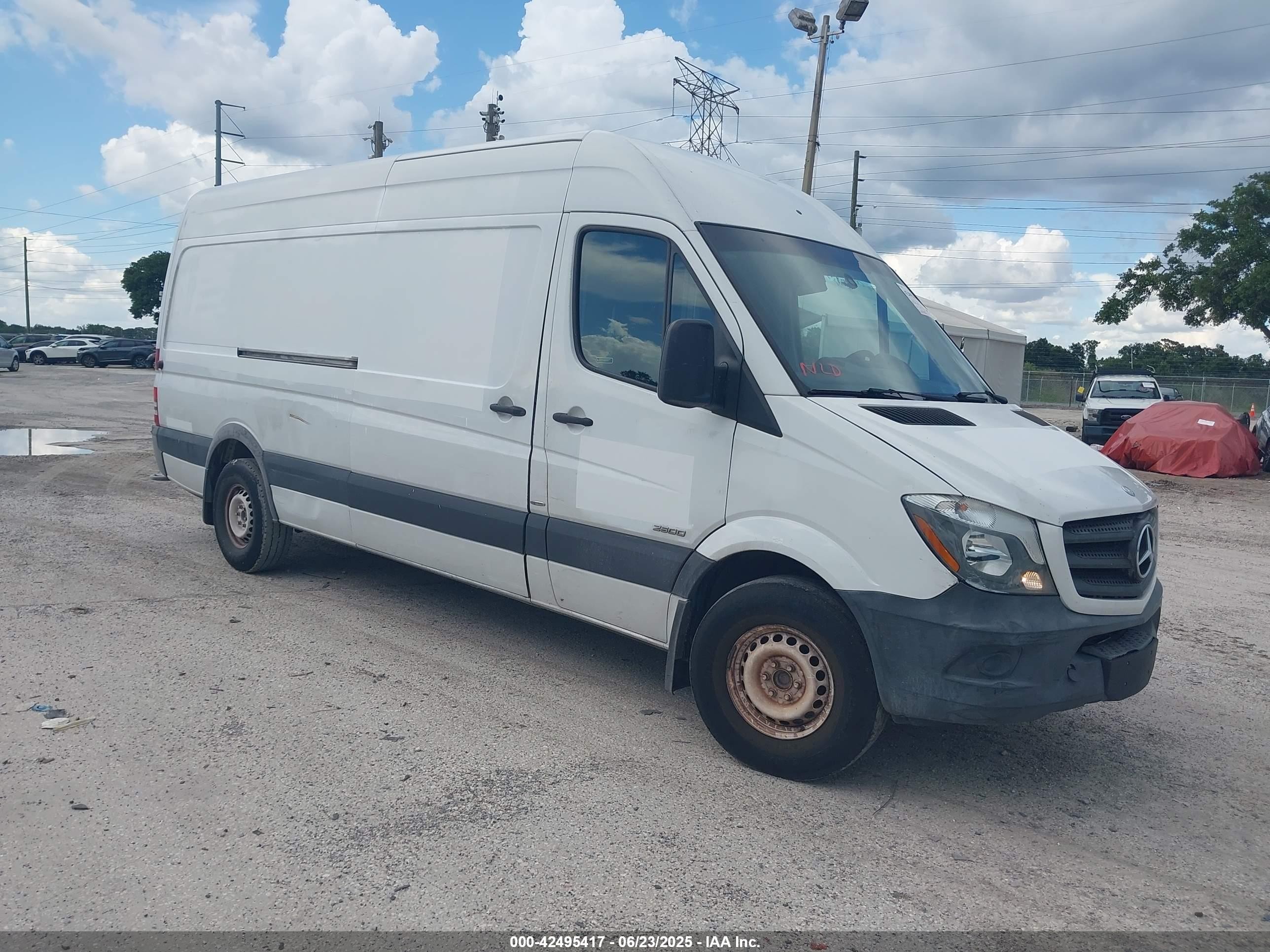 2015 Mercedes-Benz Sprinter Cargo EXT, VIN WD3PE8DB4FP127306 — Side