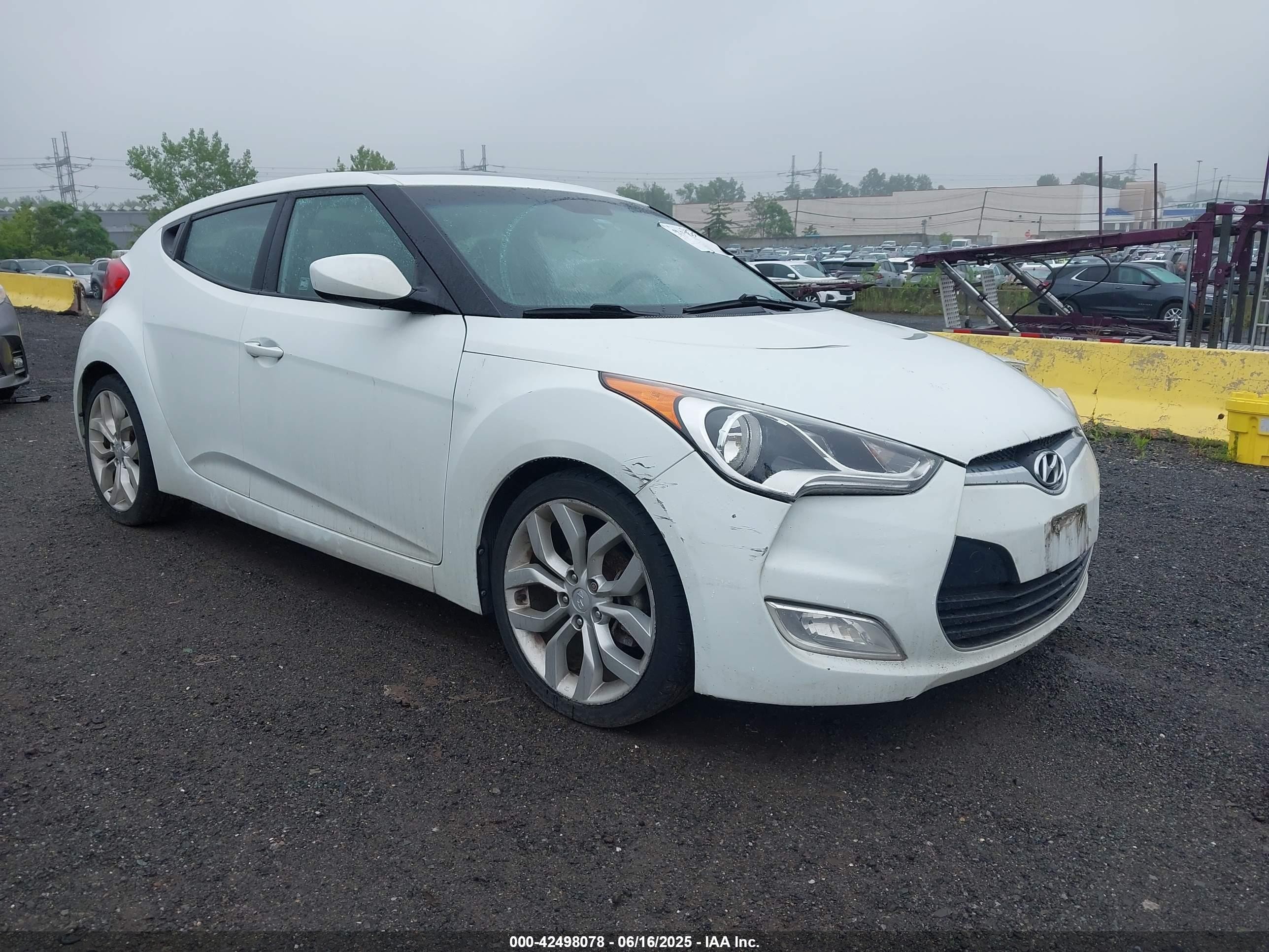 2013 Hyundai Veloster w/Gray Int, VIN KMHTC6AD5DU089115 — Front end