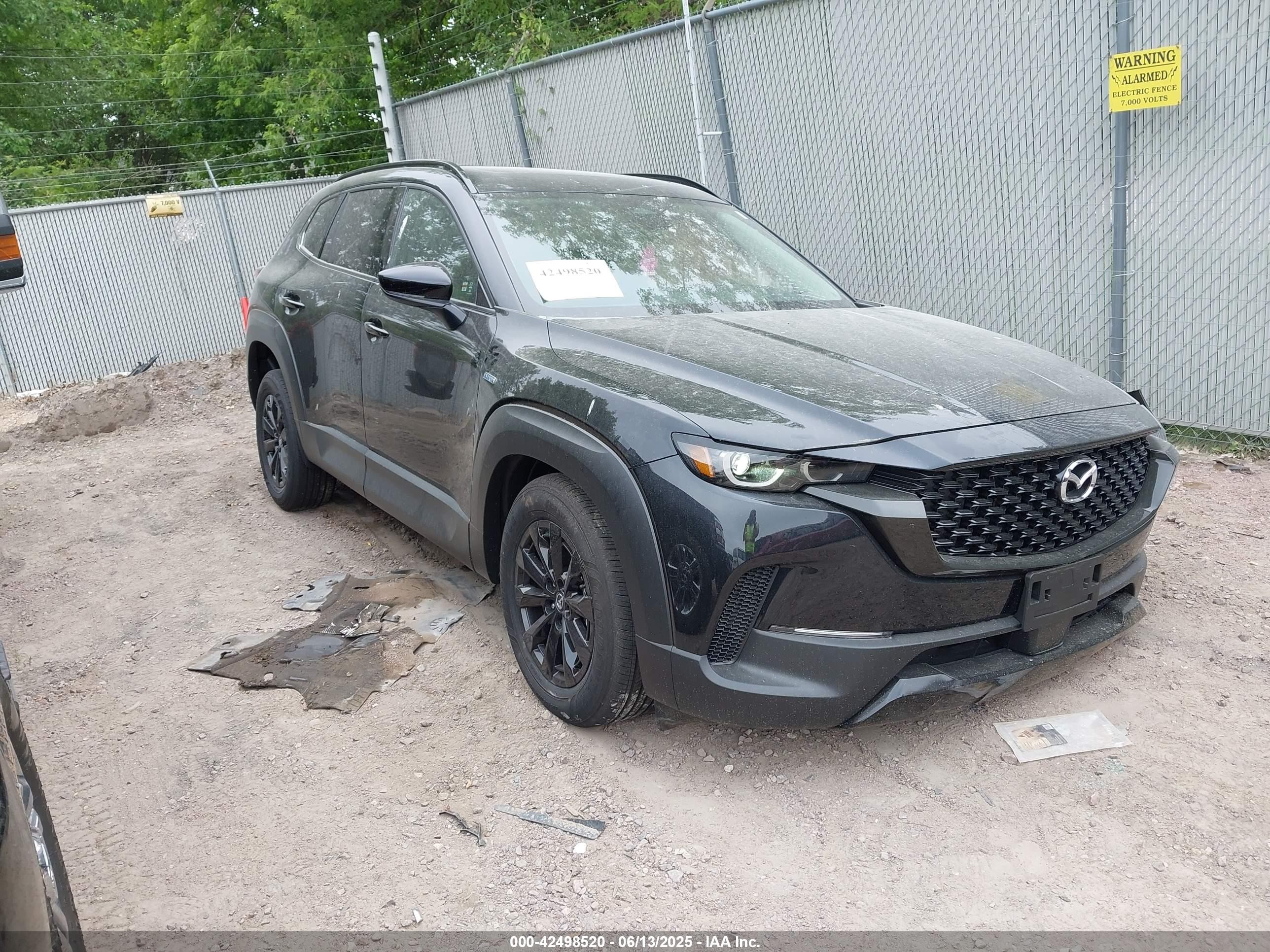 2025 Mazda CX-50 Hybrid Premium Package, VIN 7MMVAADW7SN121850 — Front end