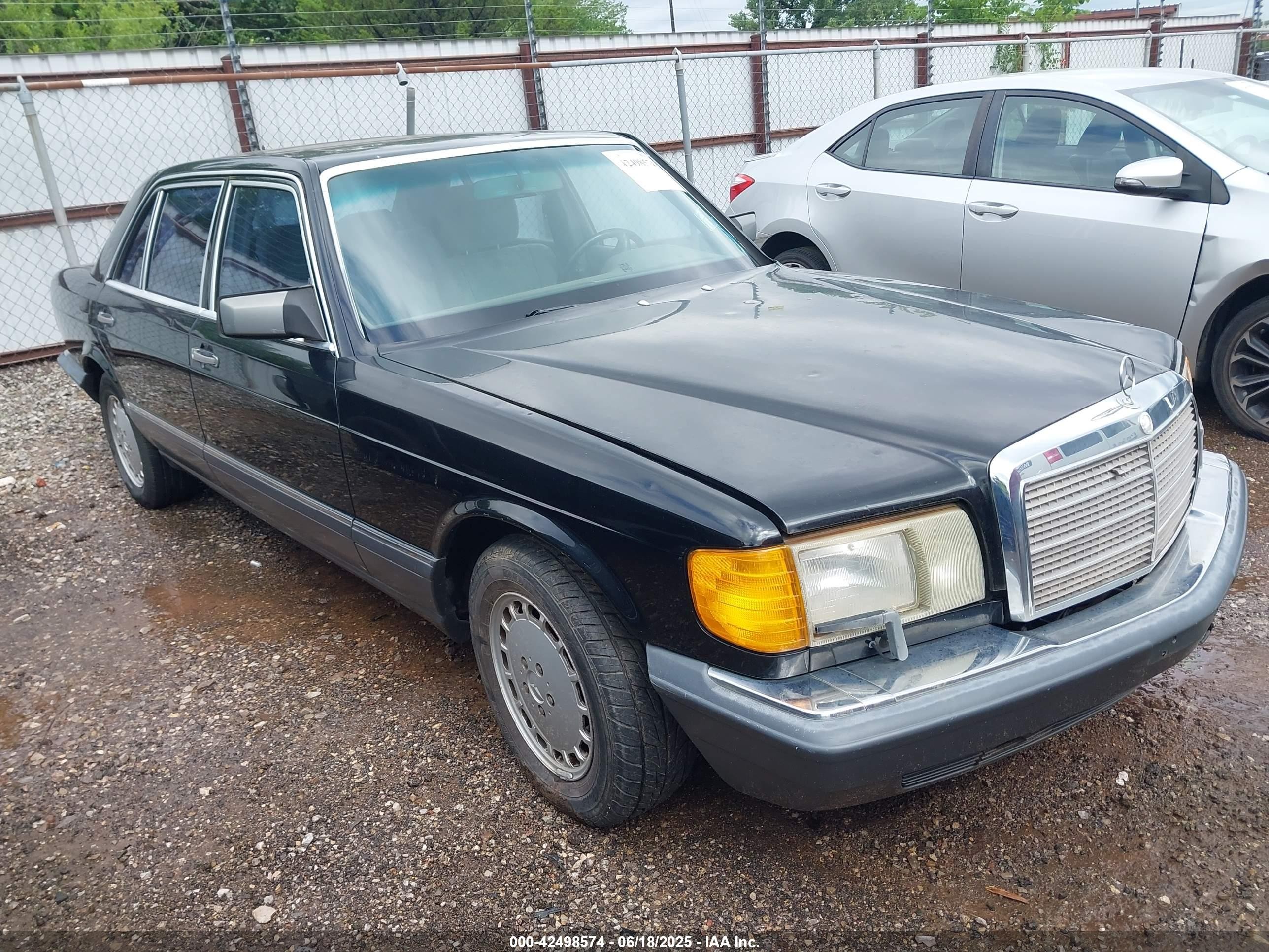 1990 Mercedes-Benz 350, VIN WDBCB35D0LA557816 — Front end