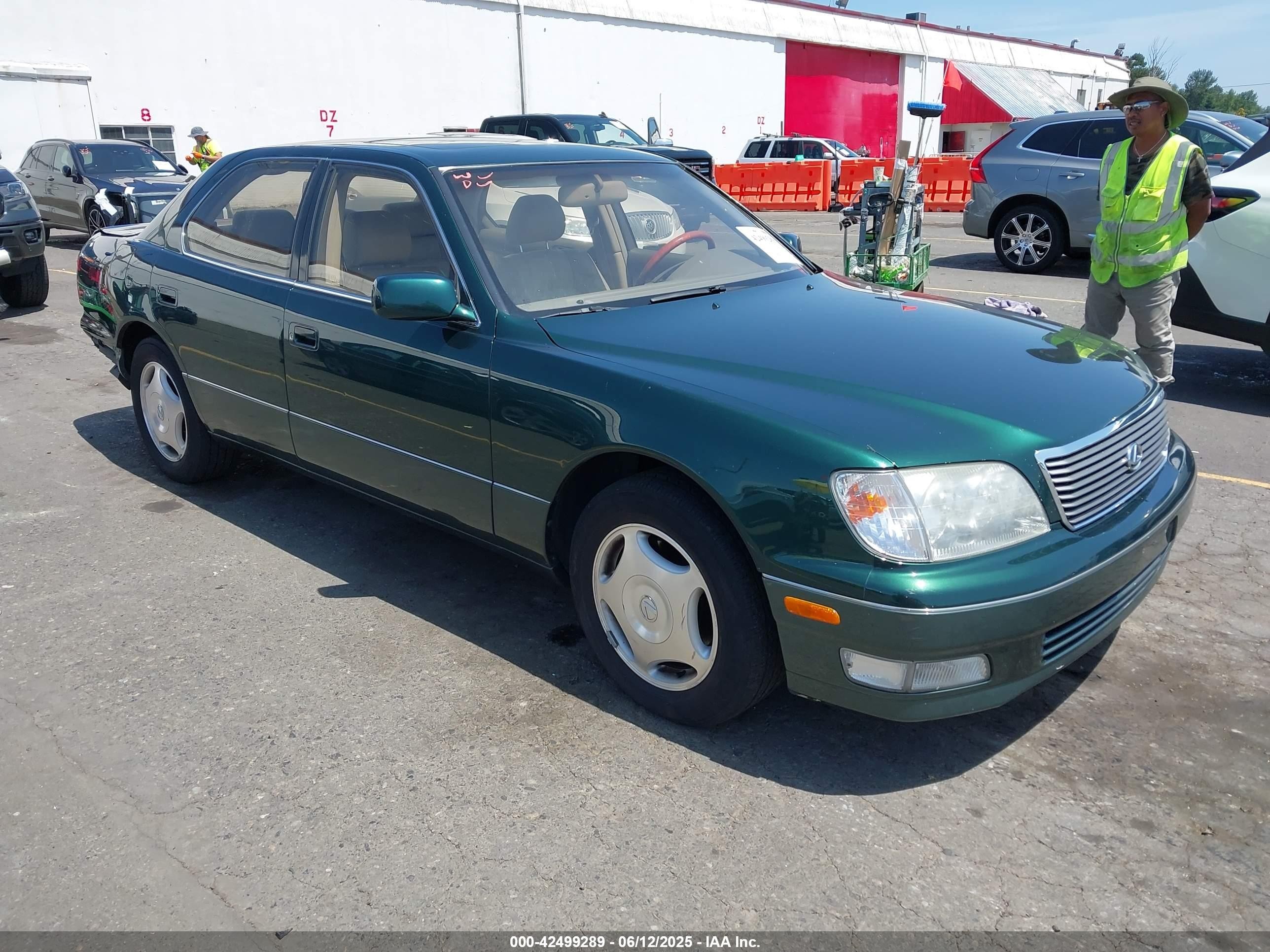 1998 Lexus LS 400, VIN JT8BH28F1W0127286 — Rear end