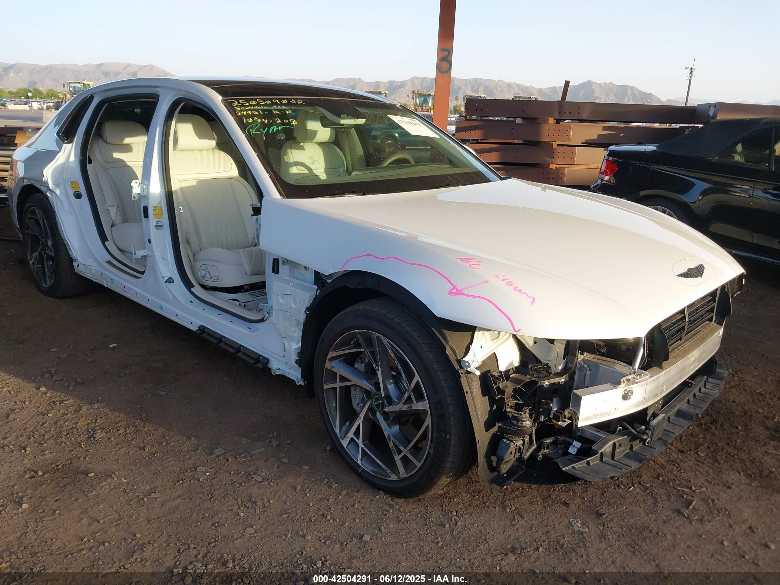 2023 Genesis G90, VIN KMTFB4SD6PU024951 — Перед