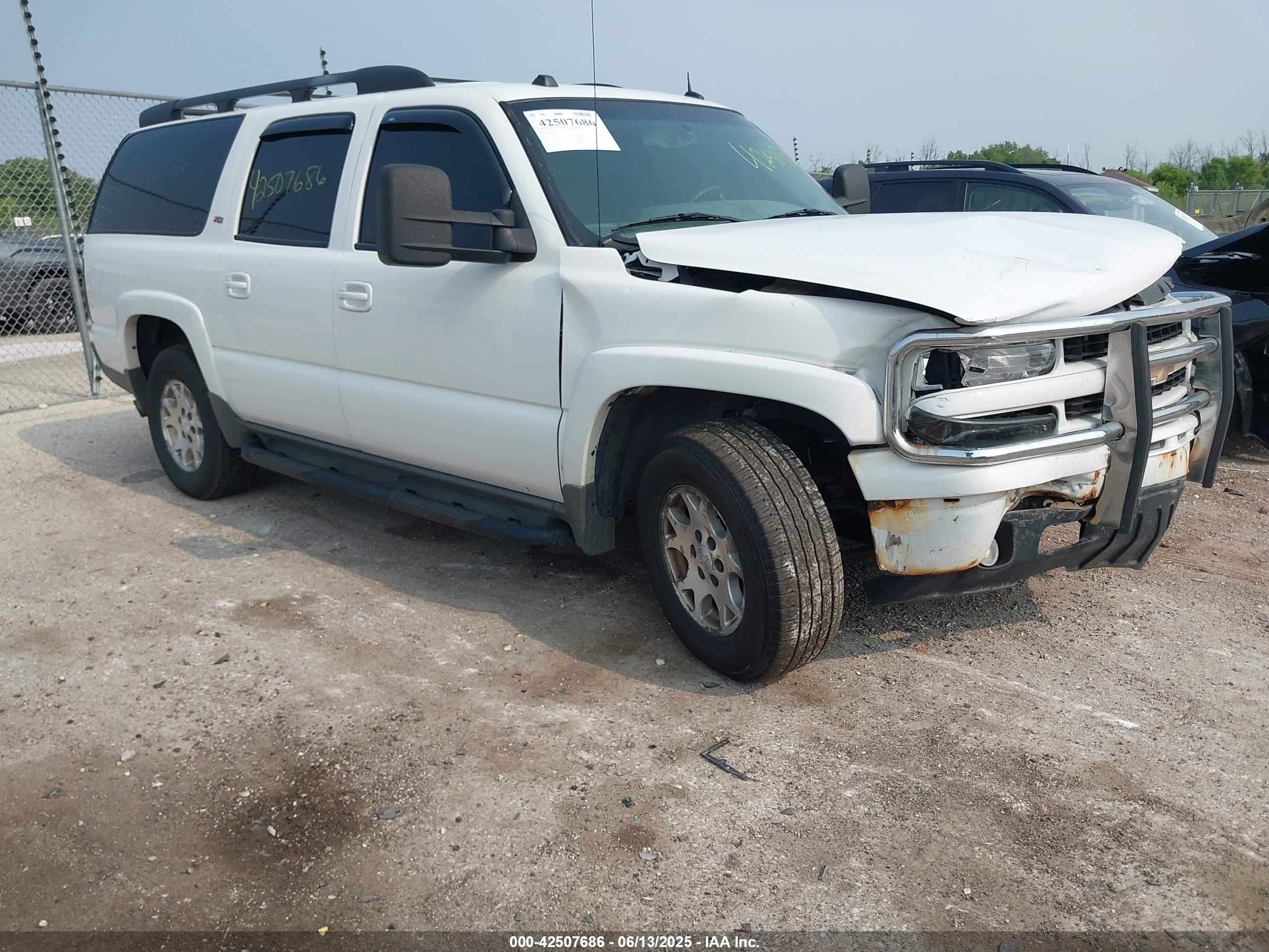 2005 Chevrolet Suburban LT, VIN 3GNFK16Z85G163425 — Front end