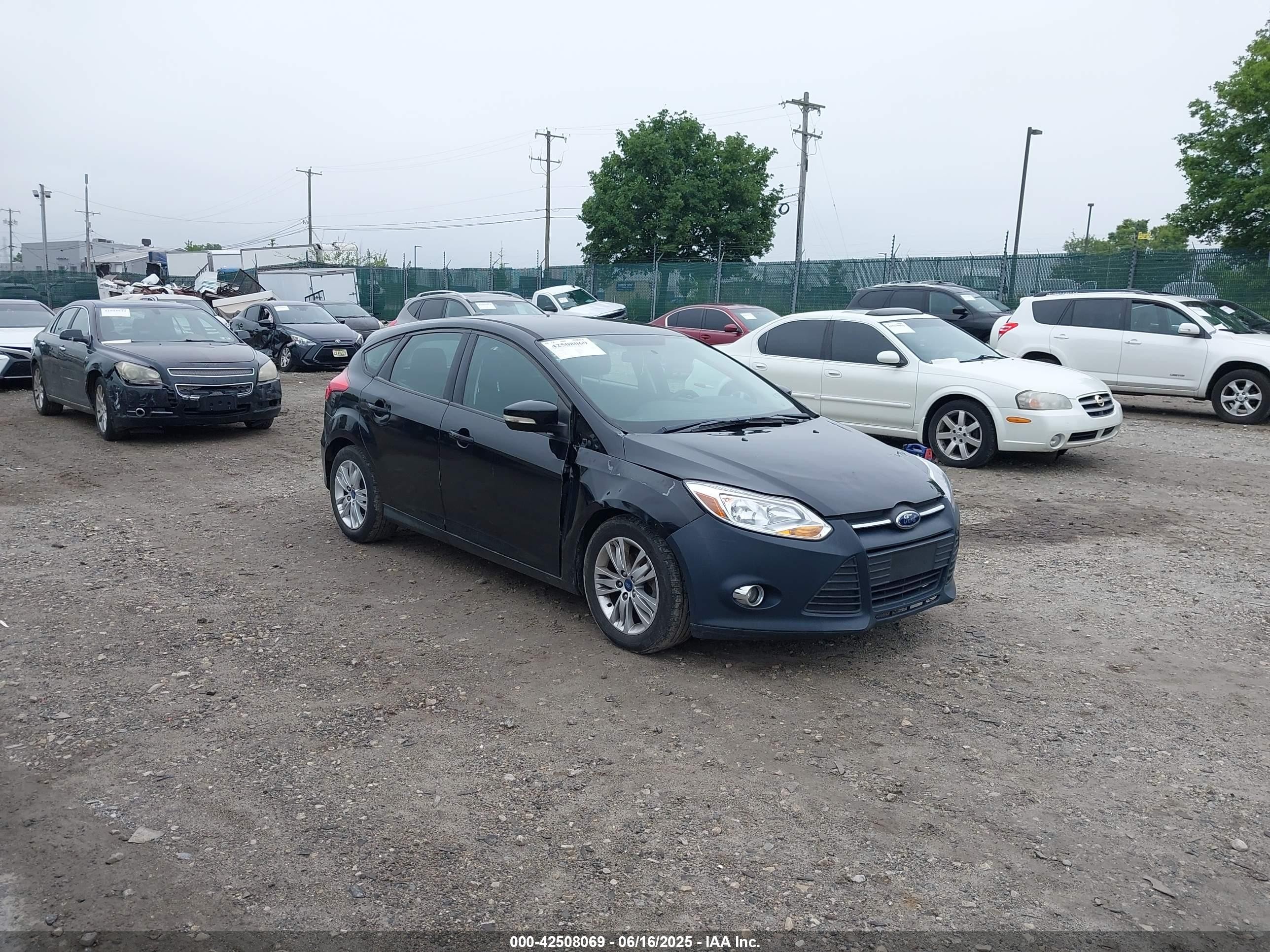 2016 Ford Focus SE, VIN 1FADP3K23GL259612 — All over